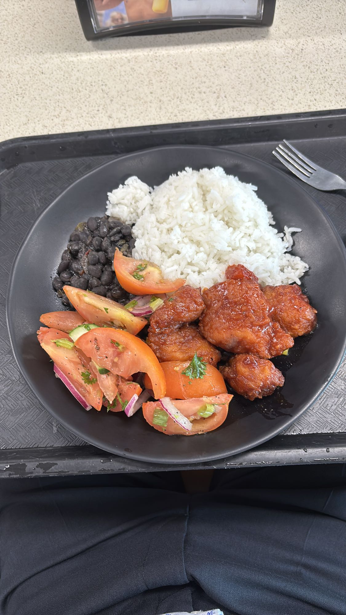 Pollo con arroz y ensalada