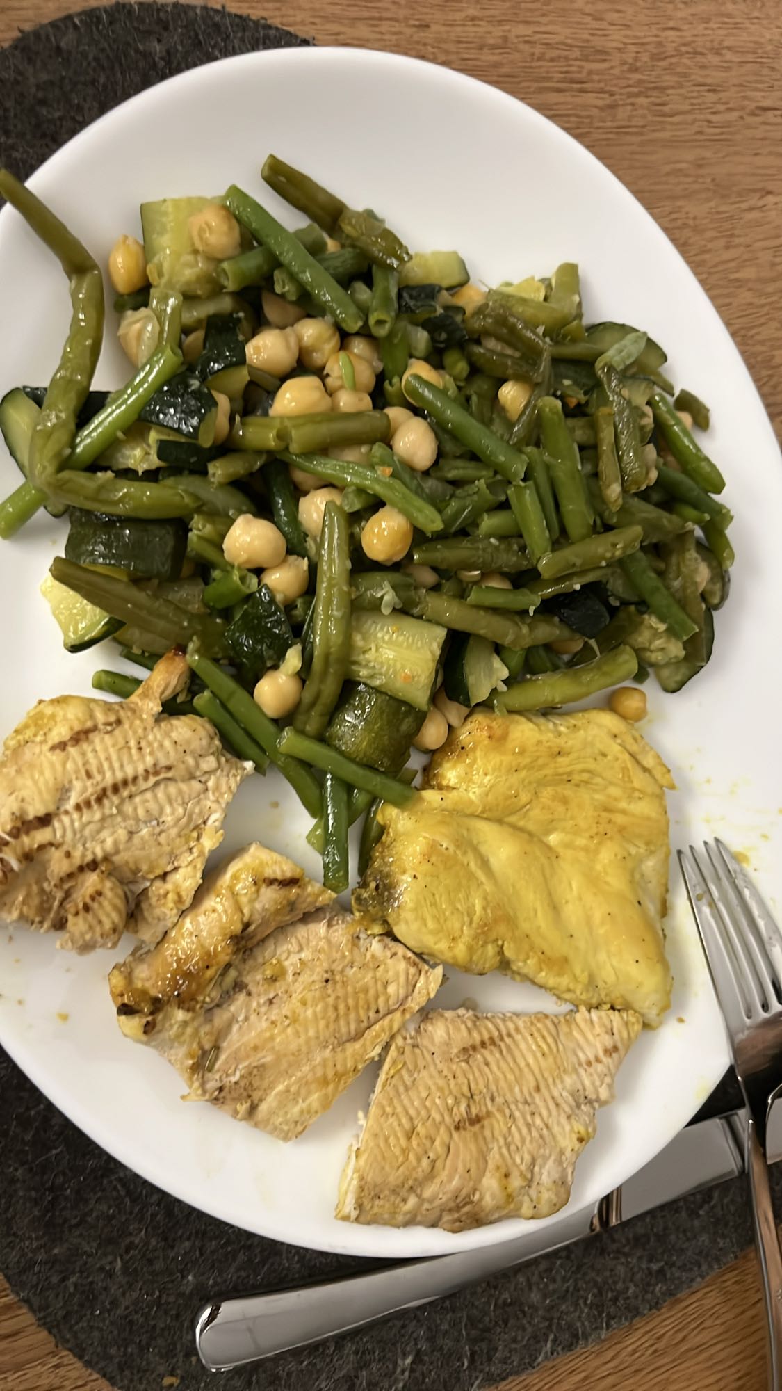 Tavuk ve Sebze Salatası