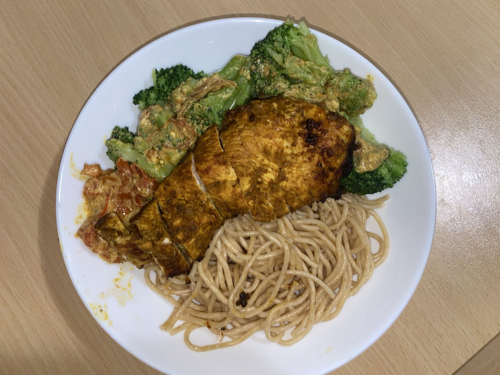 Poulet curry avec pâtes