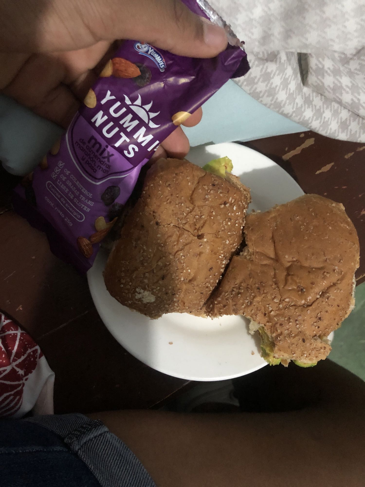 Sándwich integral y mix de nueces