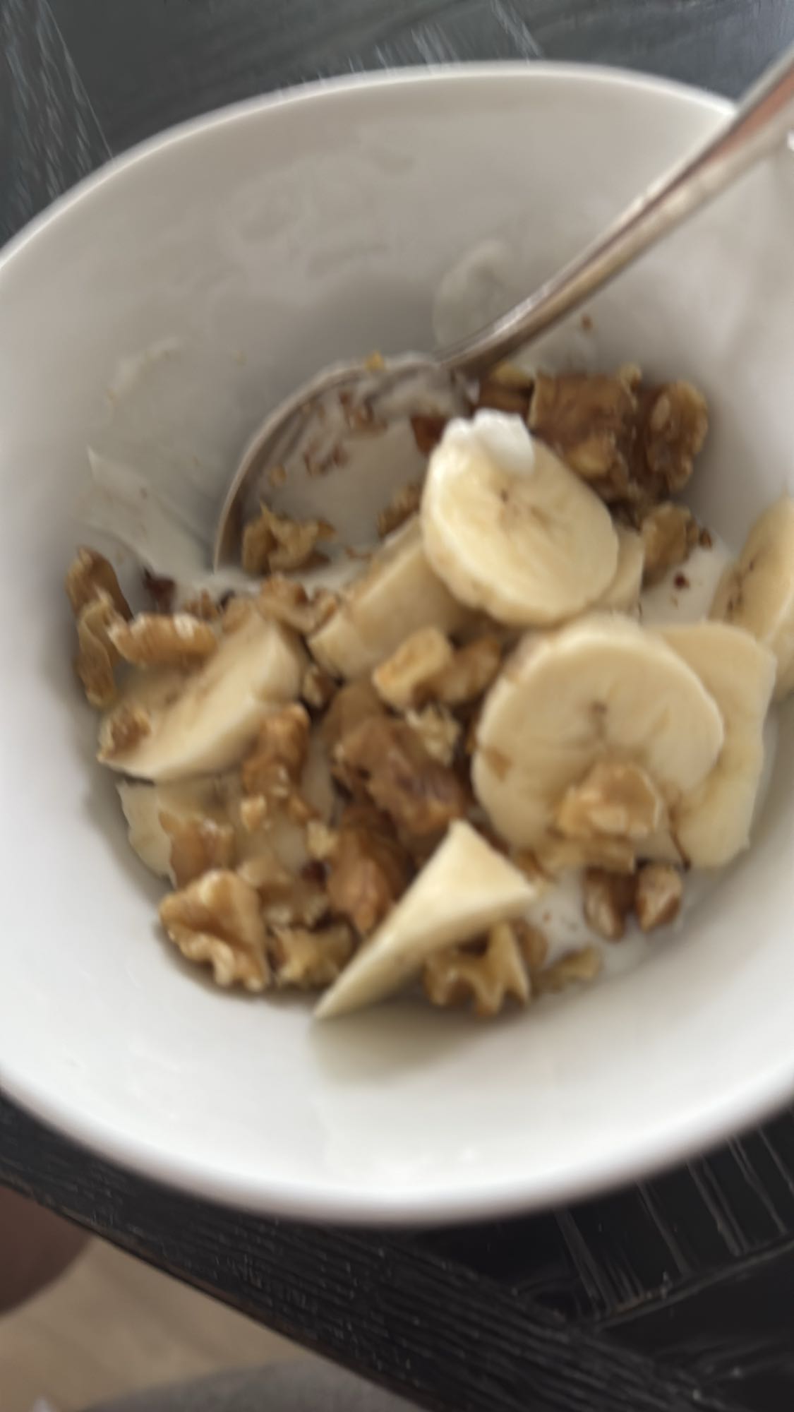 Yoghurt met banaan en walnoot