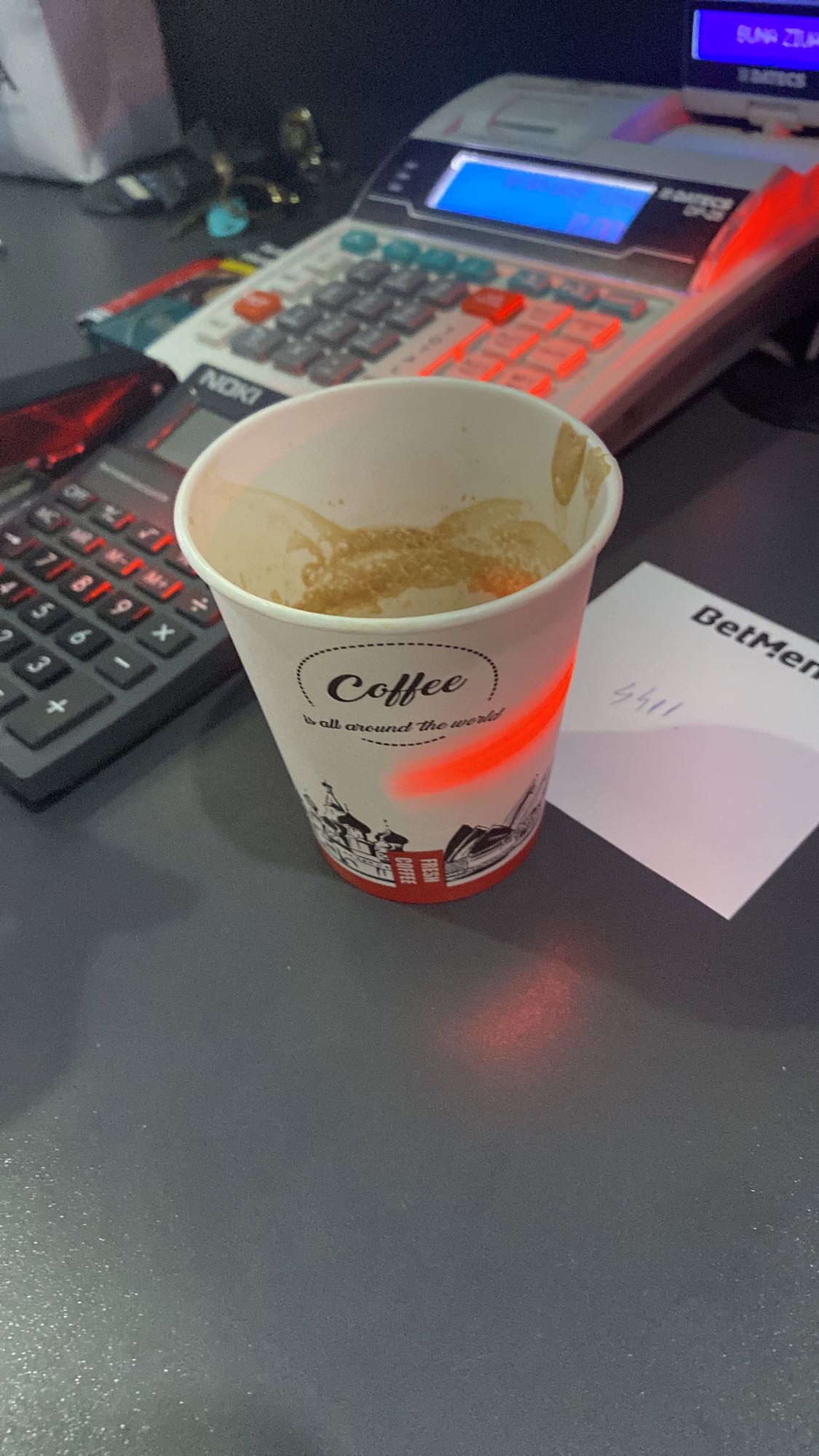 Cafea instant la pahar