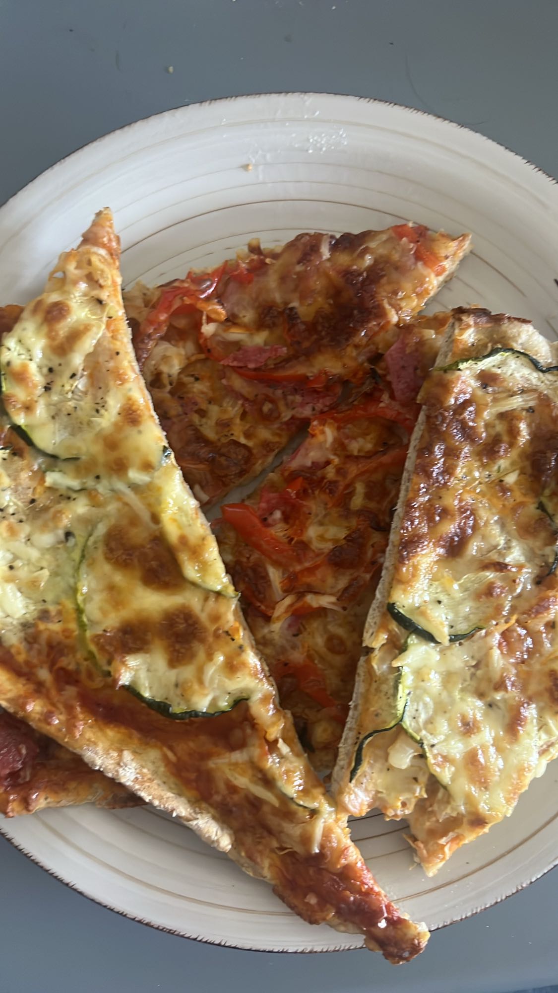 rebanadas de pizza mixta