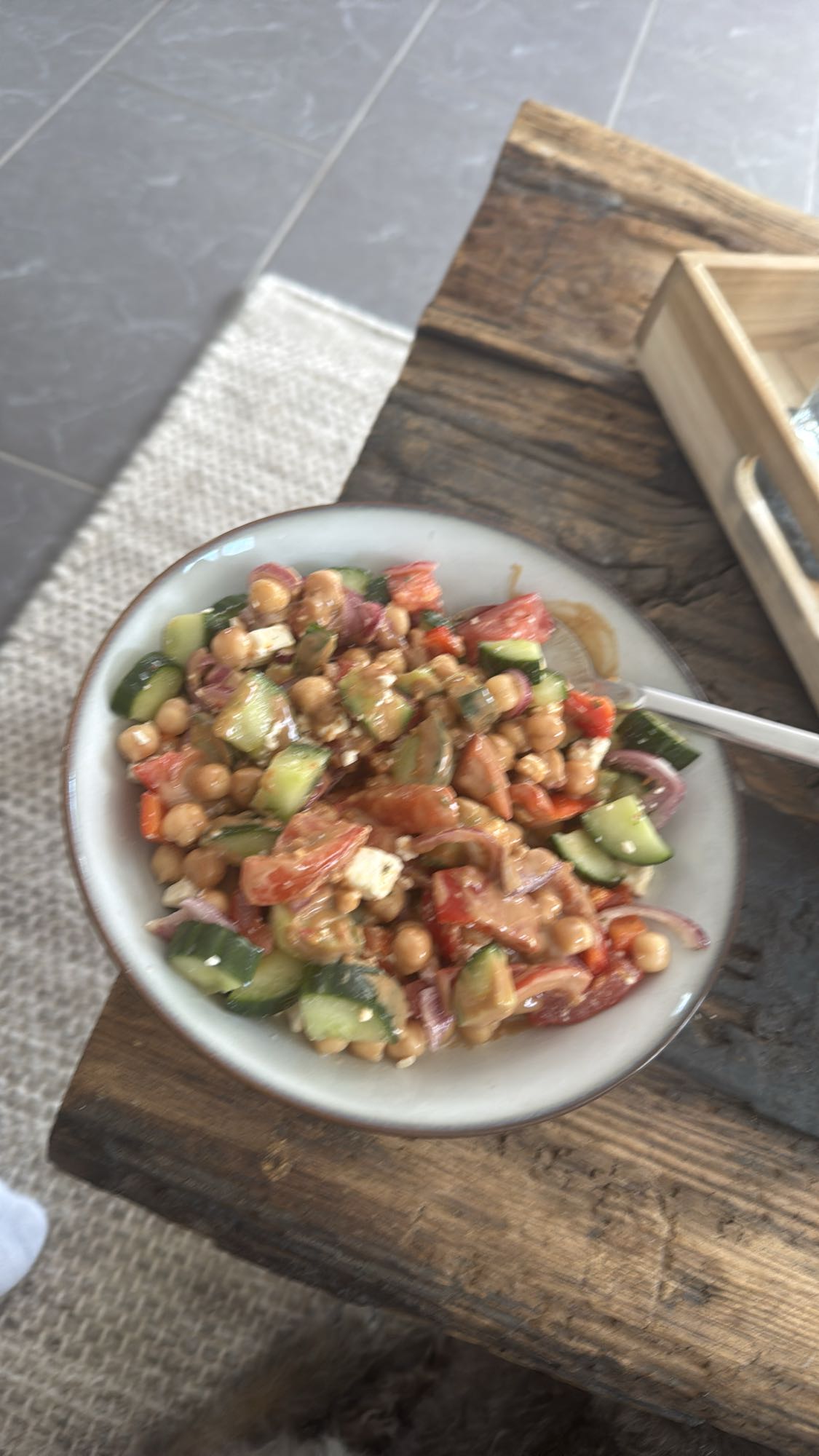 Kikkererwtensalade mit Kokos-Mandel-Creme