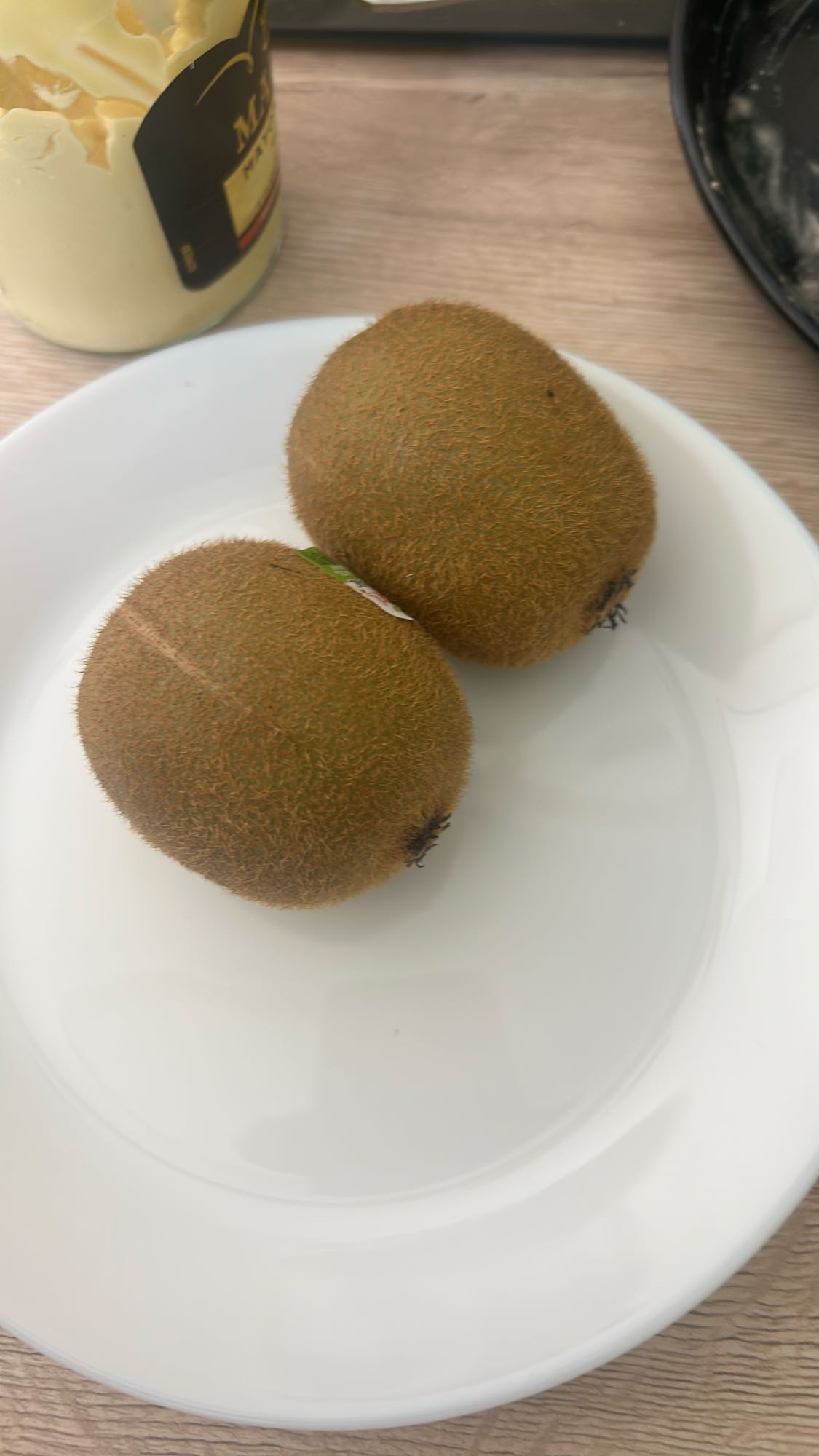 Deux kiwis frais