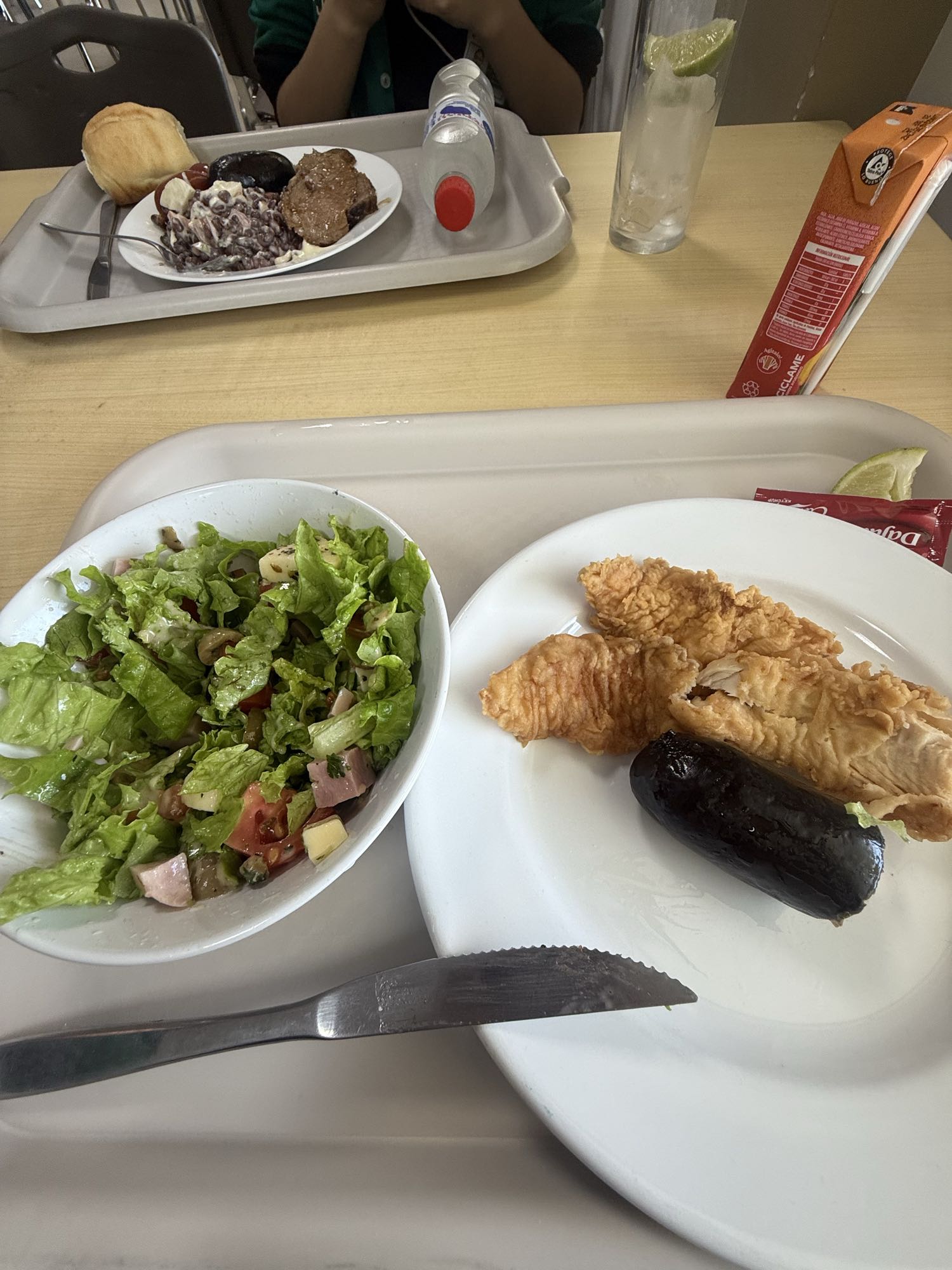 Pescado con ensalada