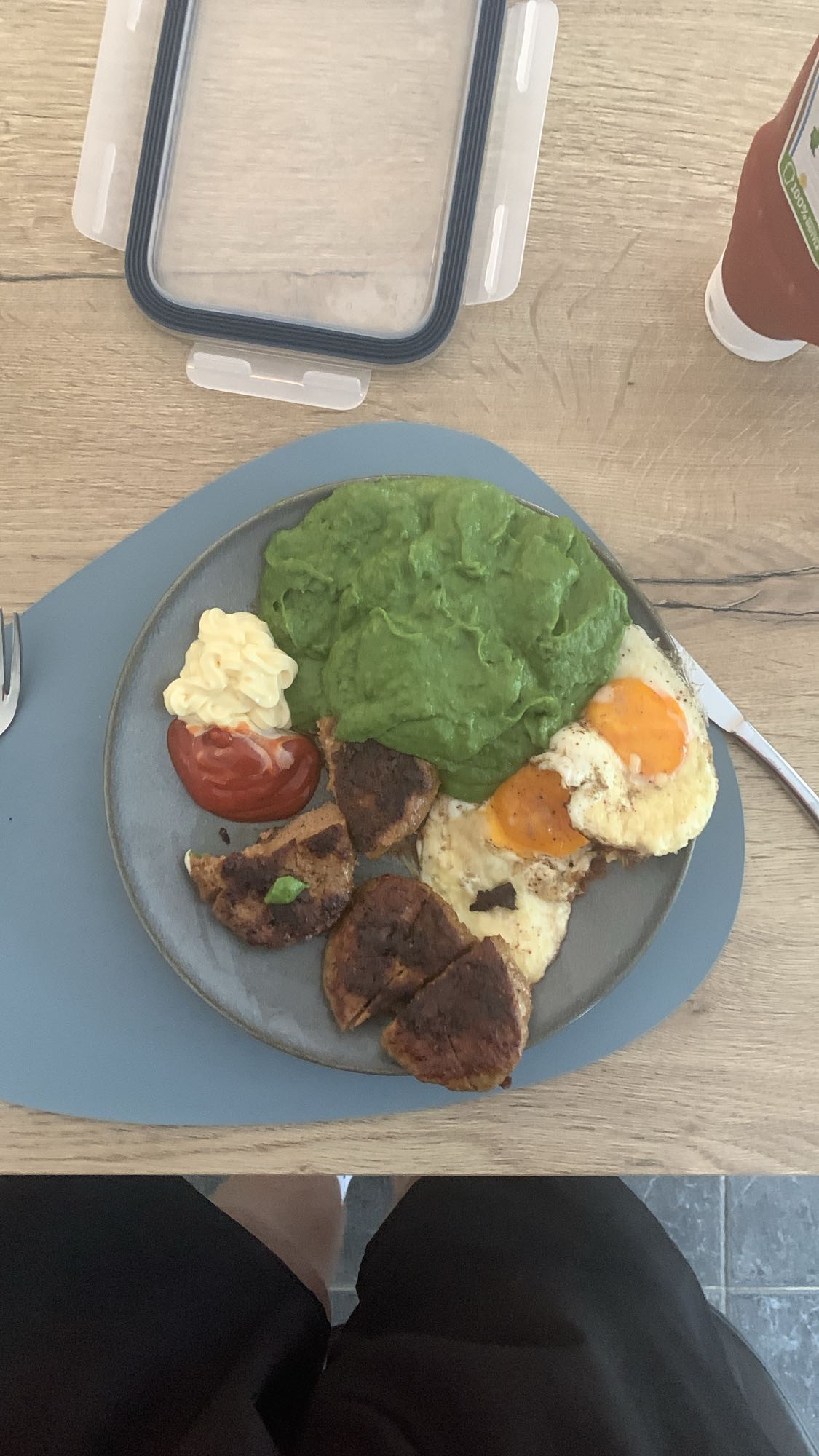 eieren met spinazie en vlees