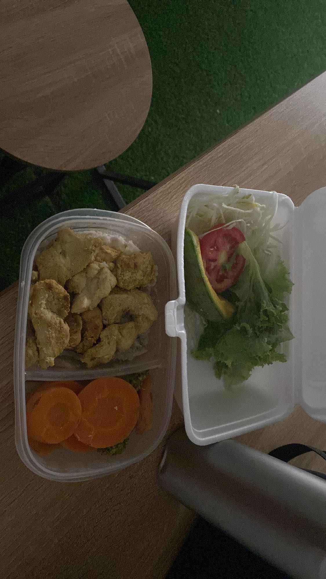 Pollo con arroz y ensalada