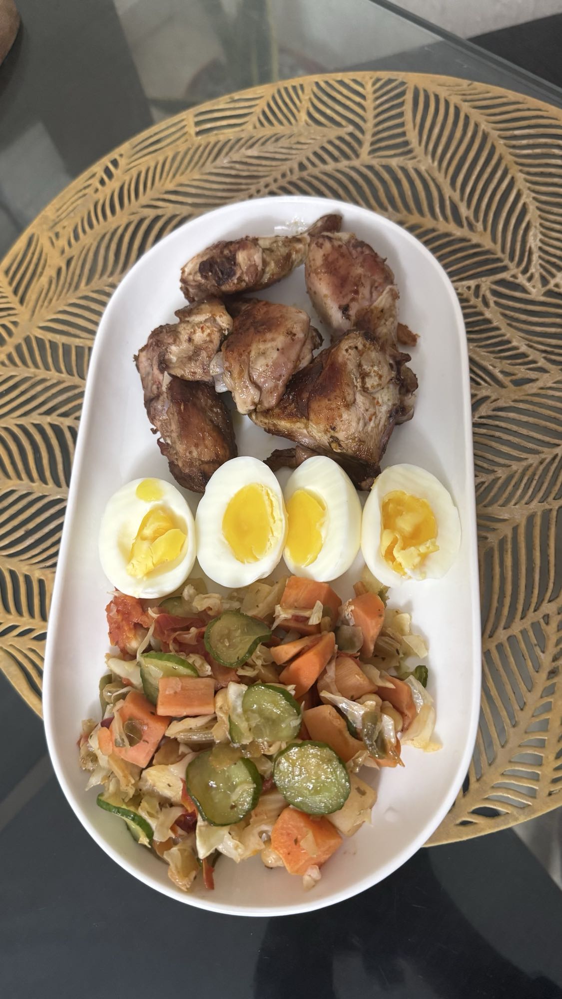 Poulet, œufs et légumes