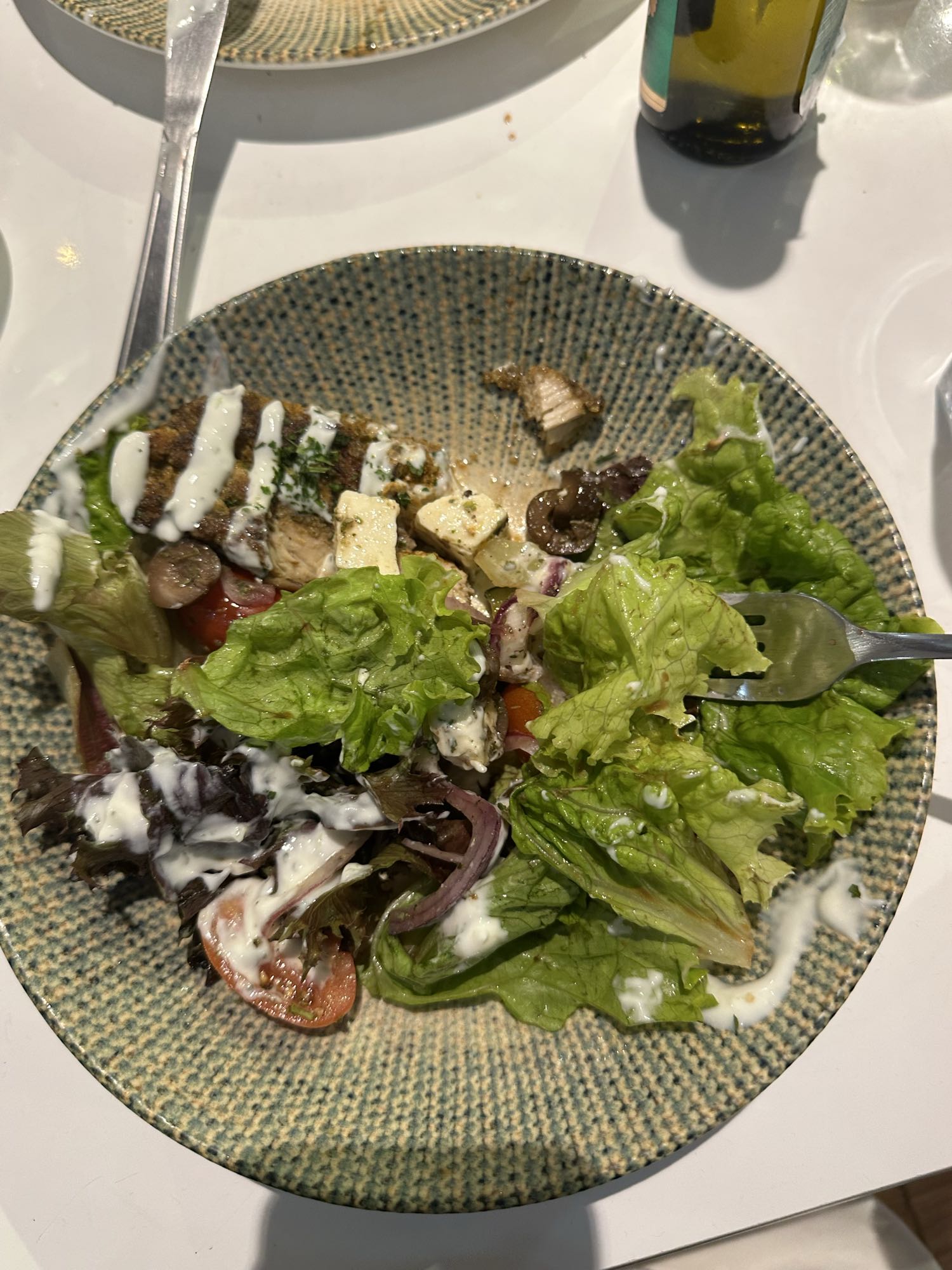 Ensalada con pollo y feta