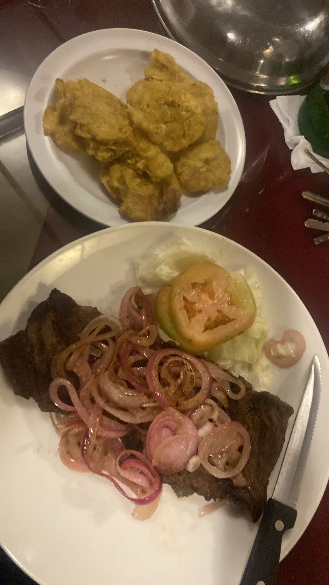 carne frita con tostones
