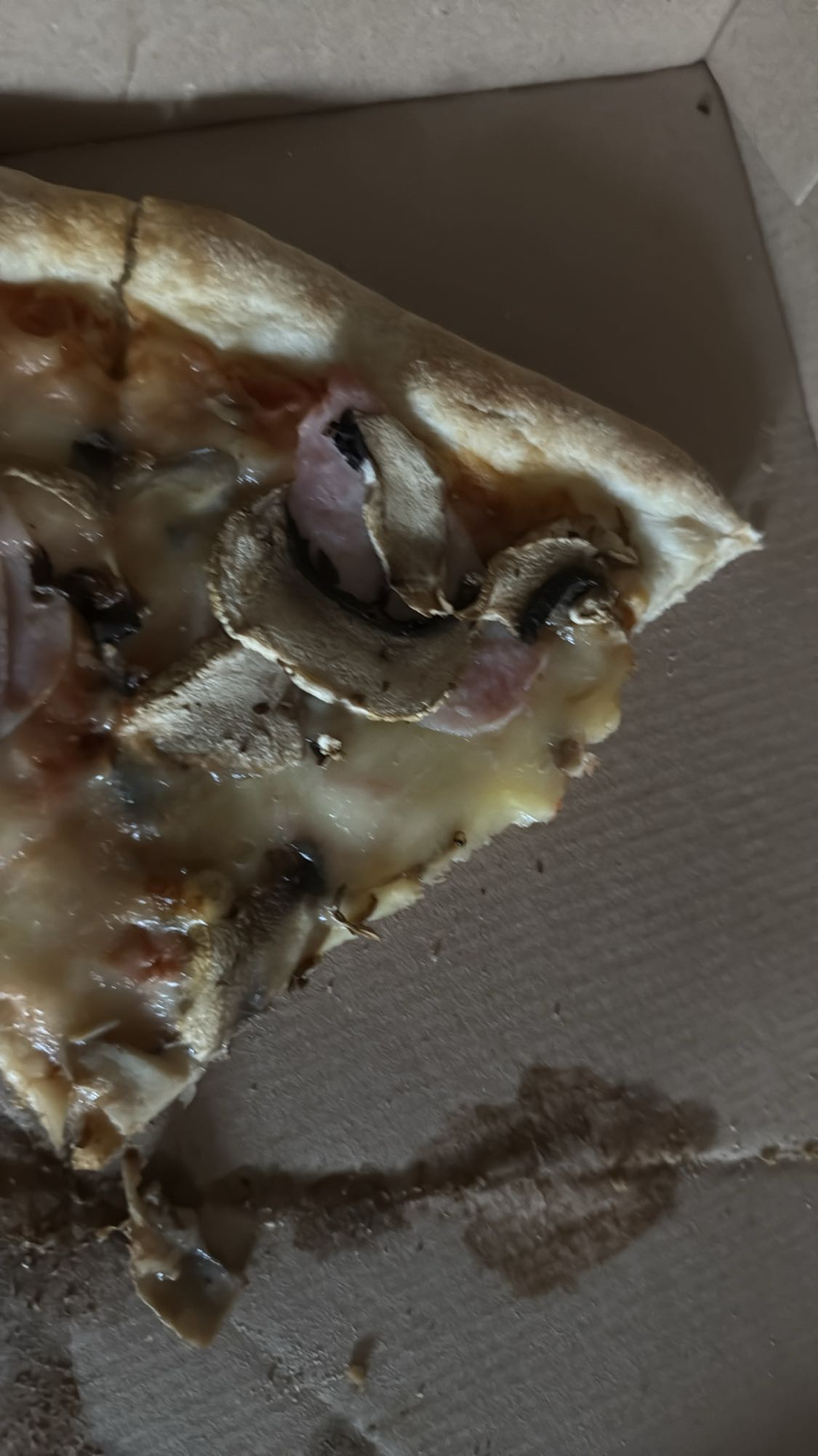 Felie pizza cu ciuperci