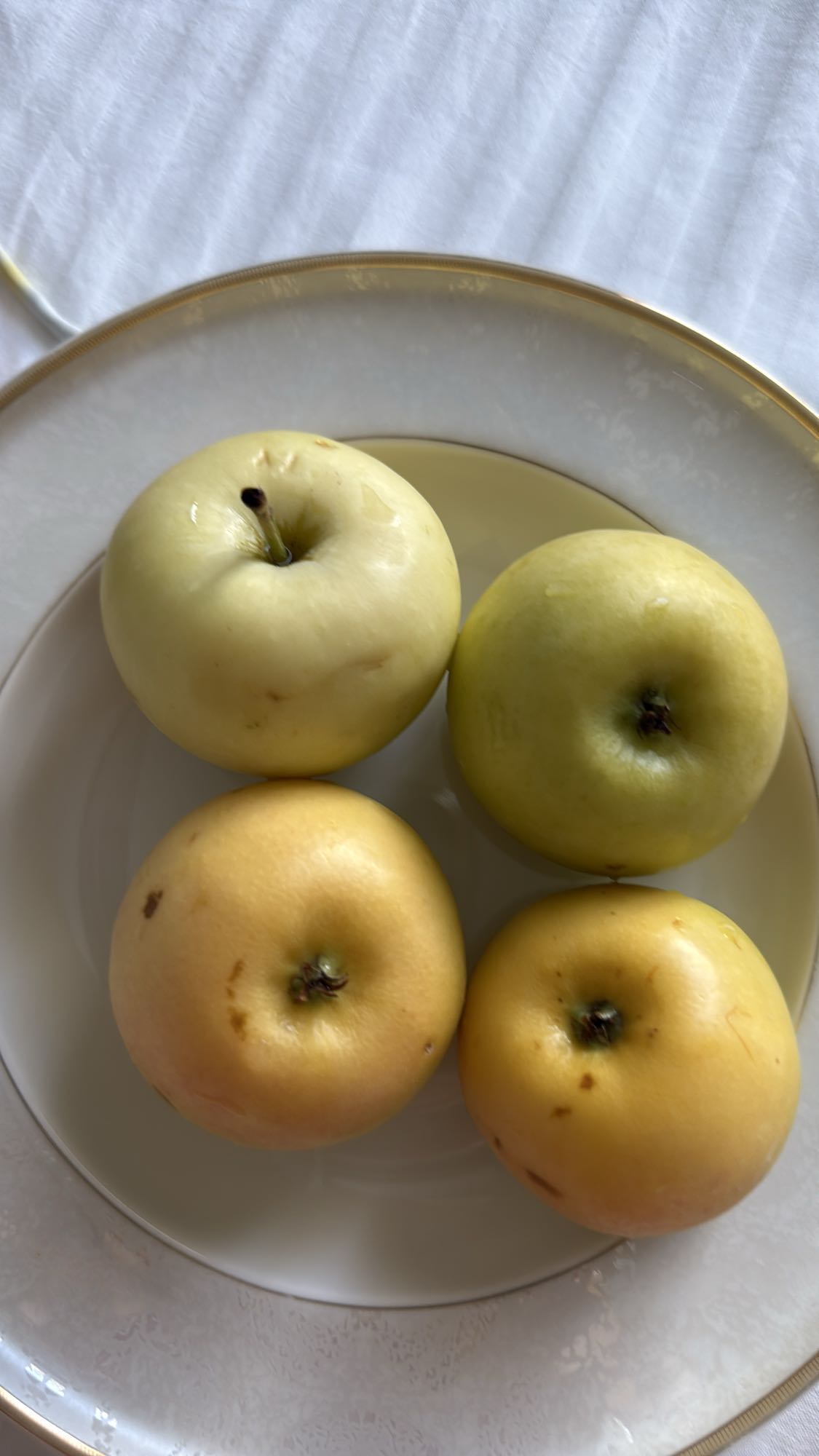 тарелка яблок