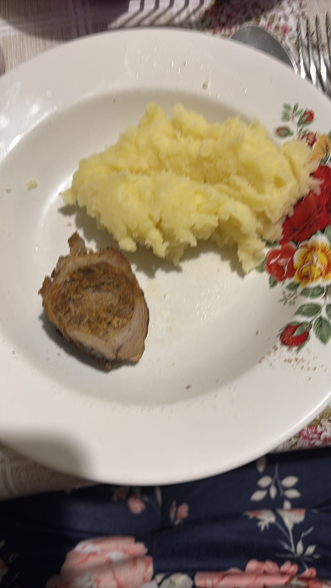 Hústekercs krumplipürével