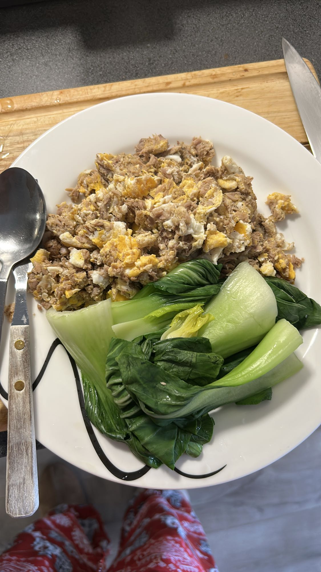 Tunfisk og egg med bok choy