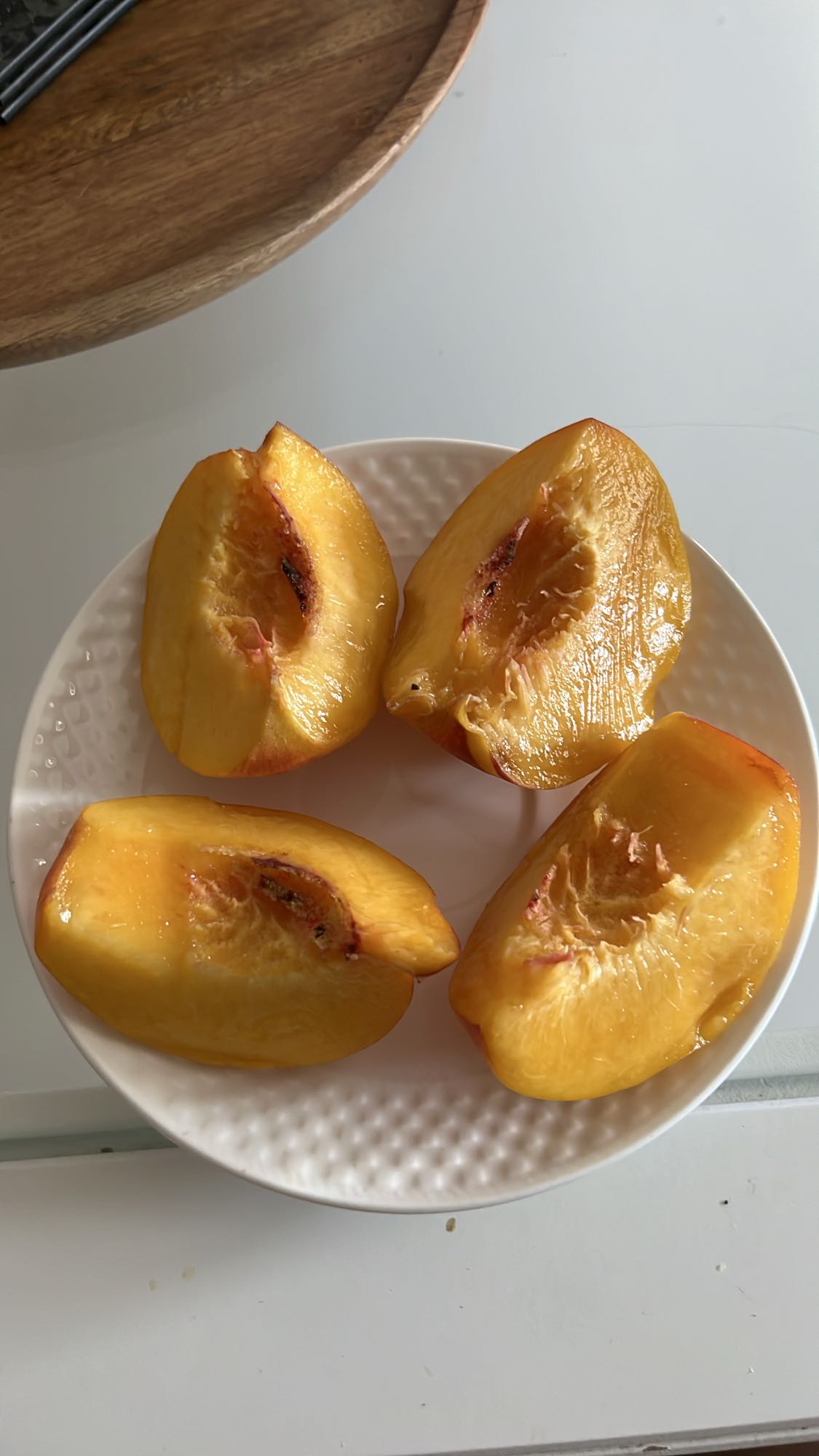 Świeże brzoskwinie