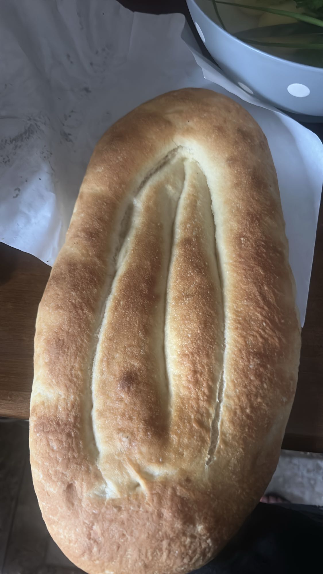 Свежий белый хлеб