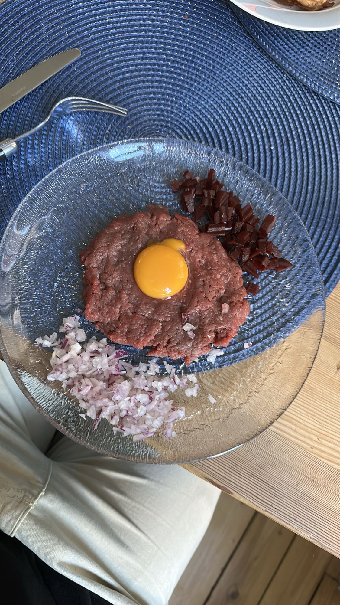 Biff tartar med tillbehör