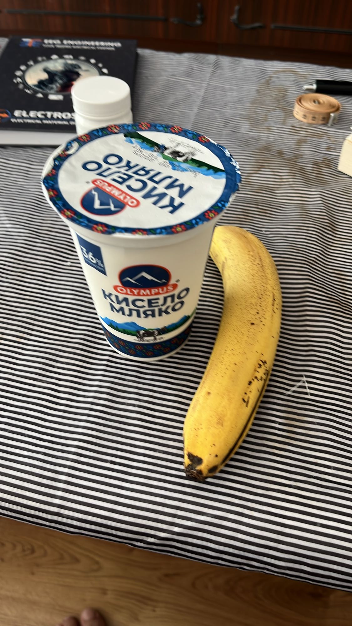 Банан с кисело мляко