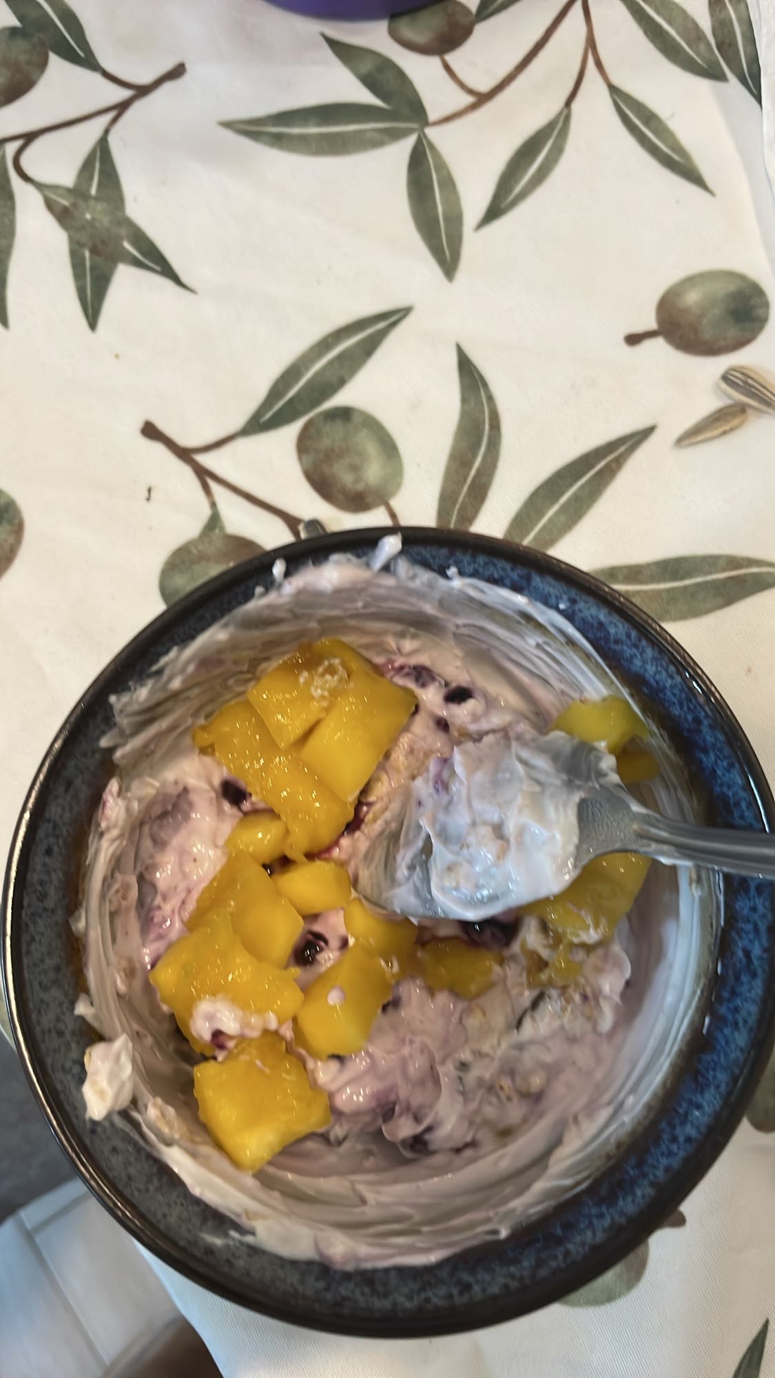 Iaurt cu fructe și ovăz