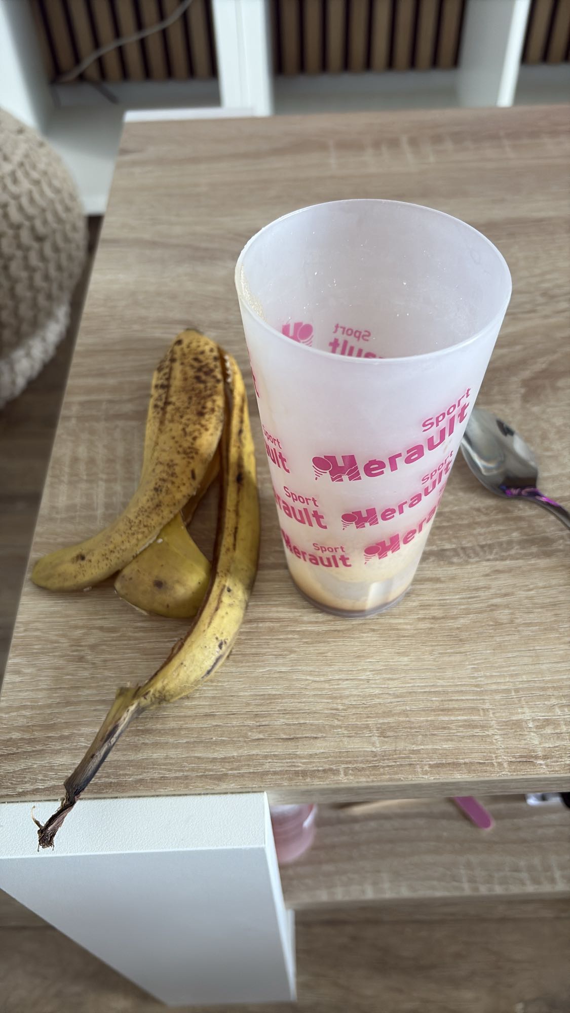 Banane consommée et café au lait