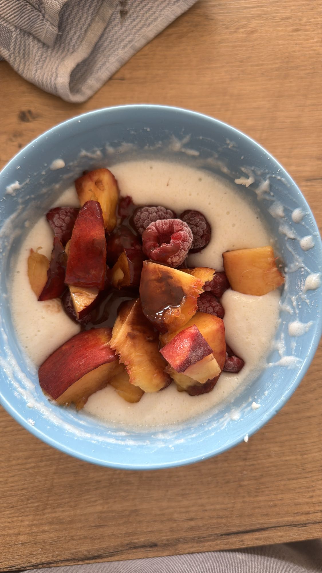 Proteingrießbrei mit Obst und Schokolade