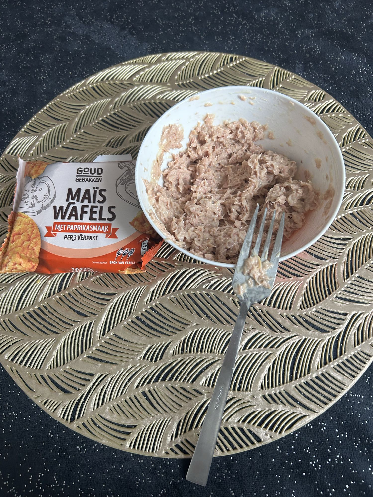 Tonijnsalade met maïs wafels