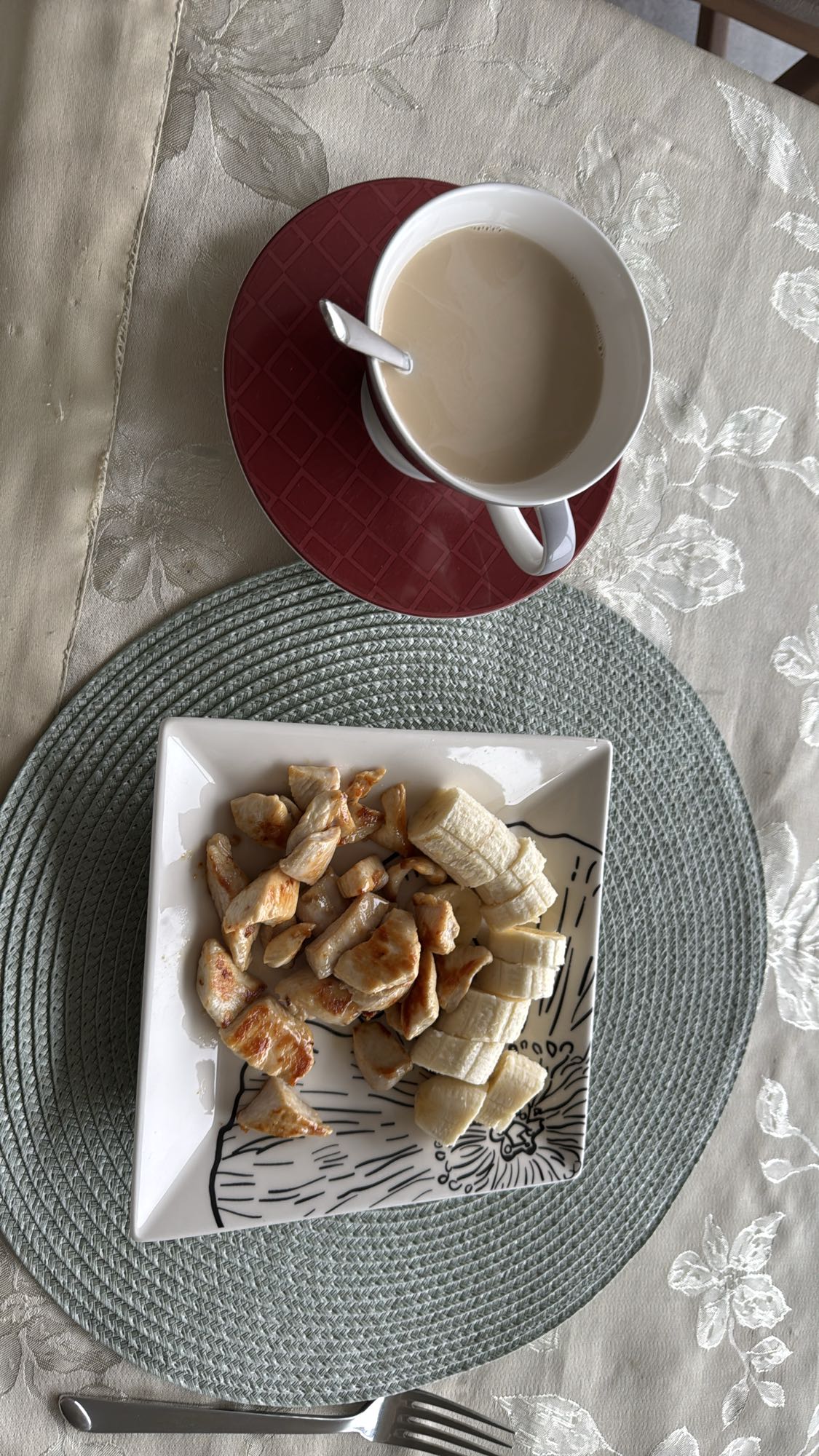Pollo con plátano y café