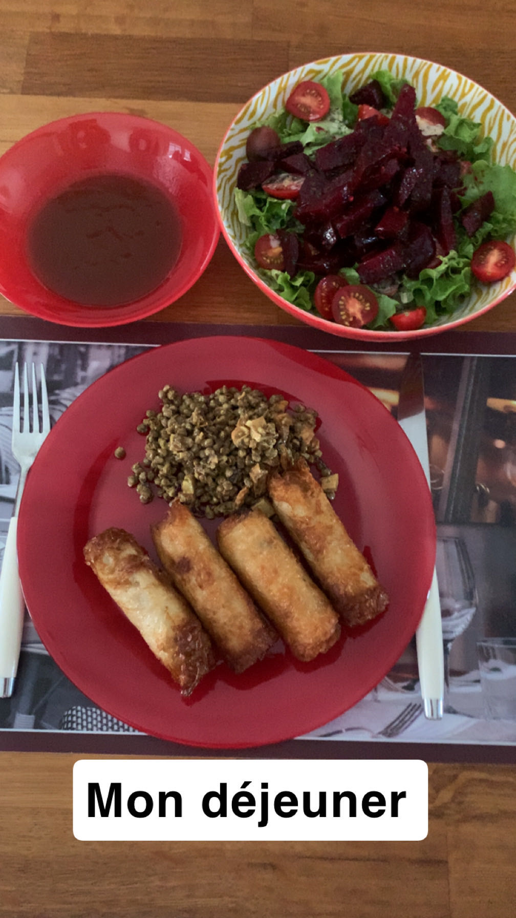 Rouleaux, lentilles, salade