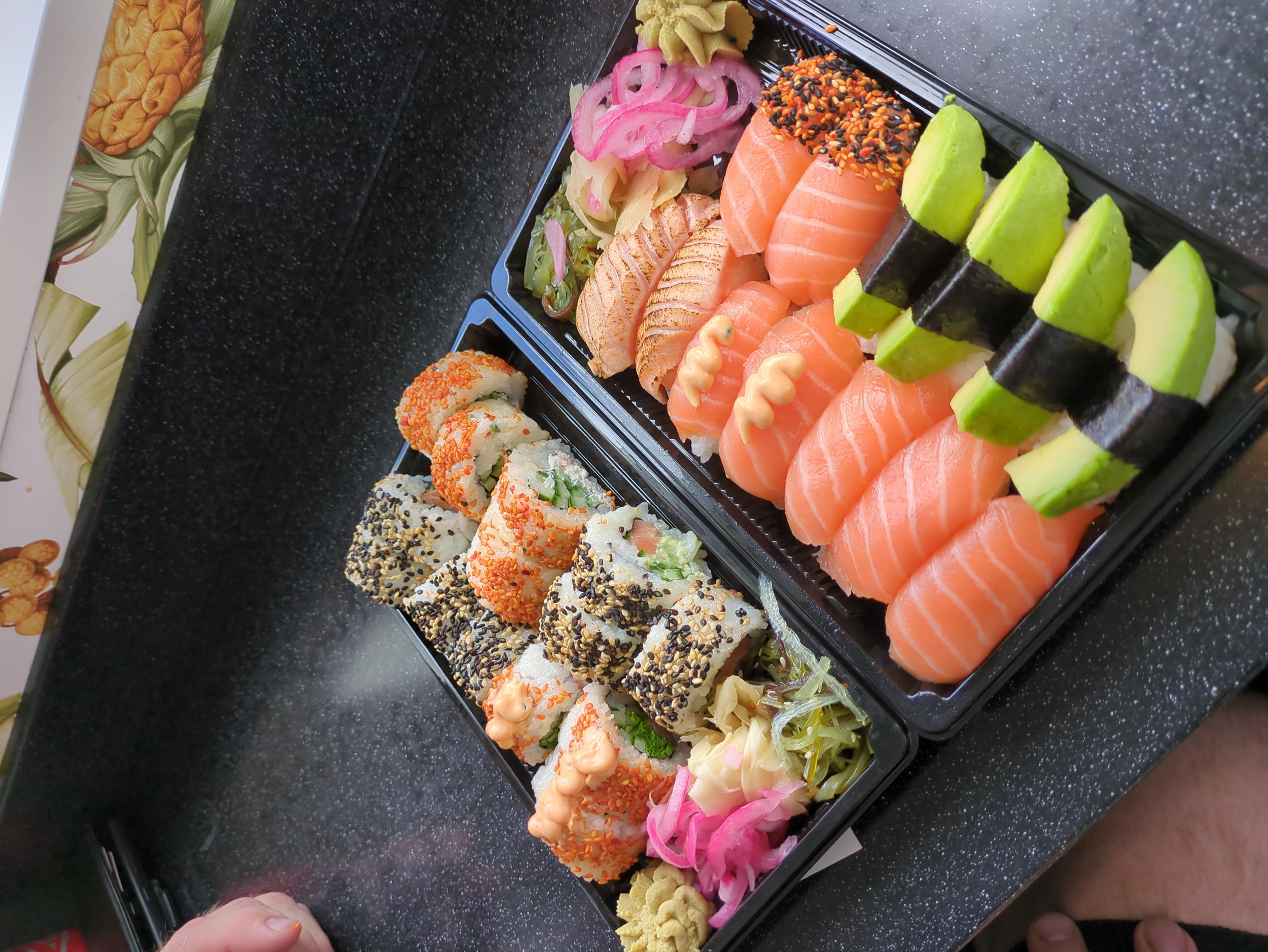 Sushimix med lax & avokado