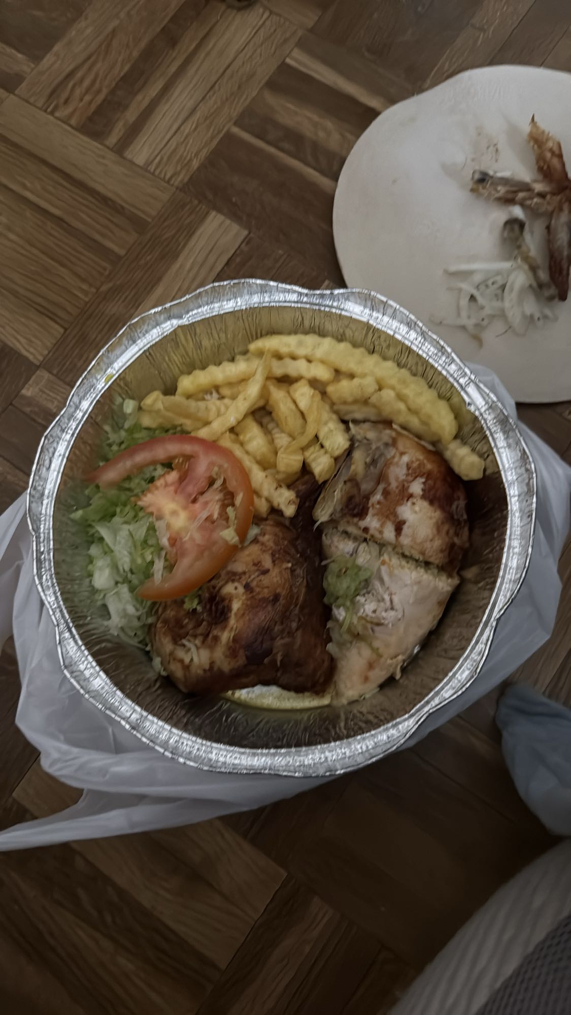Pollo asado con papas fritas