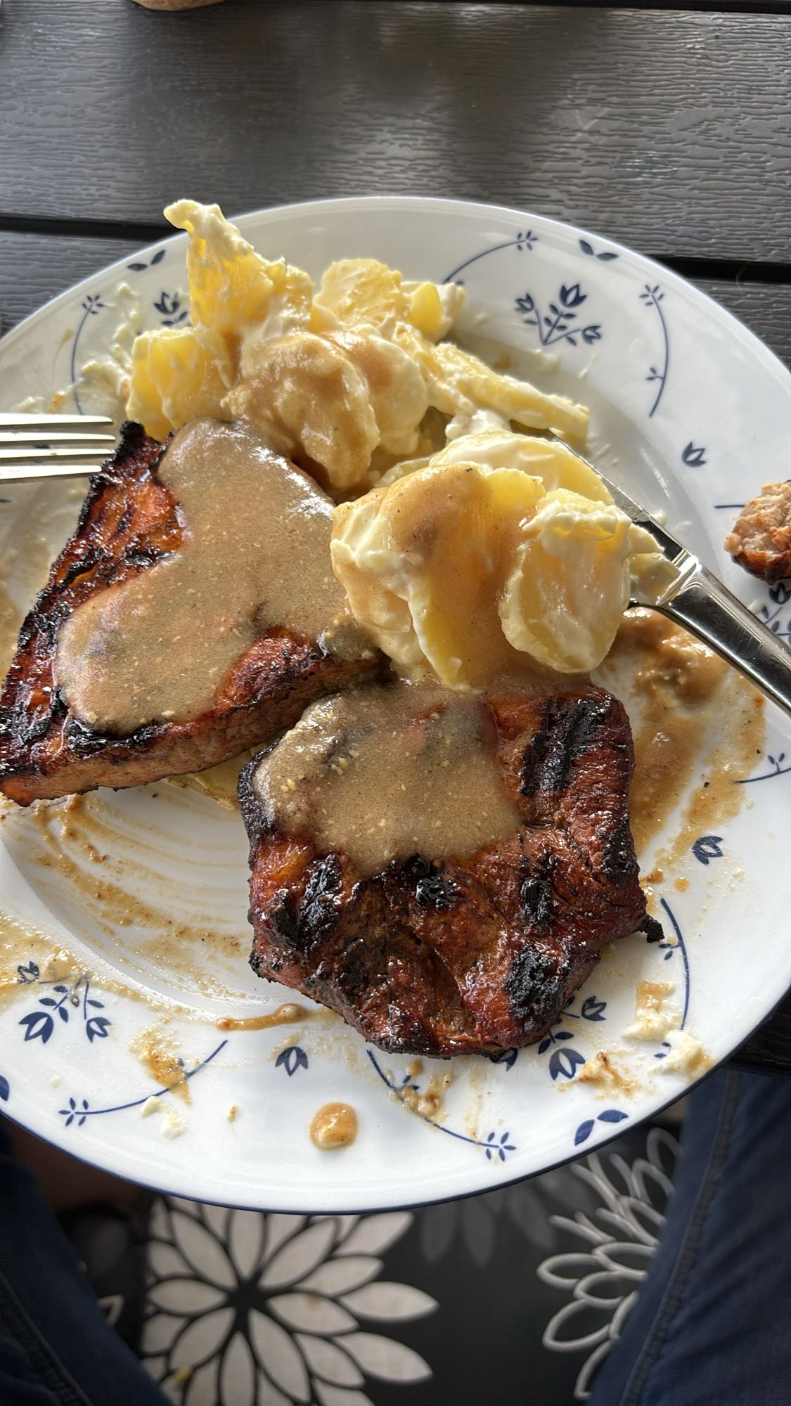 Grillet svinekotelett m/fløtegratinerte poteter