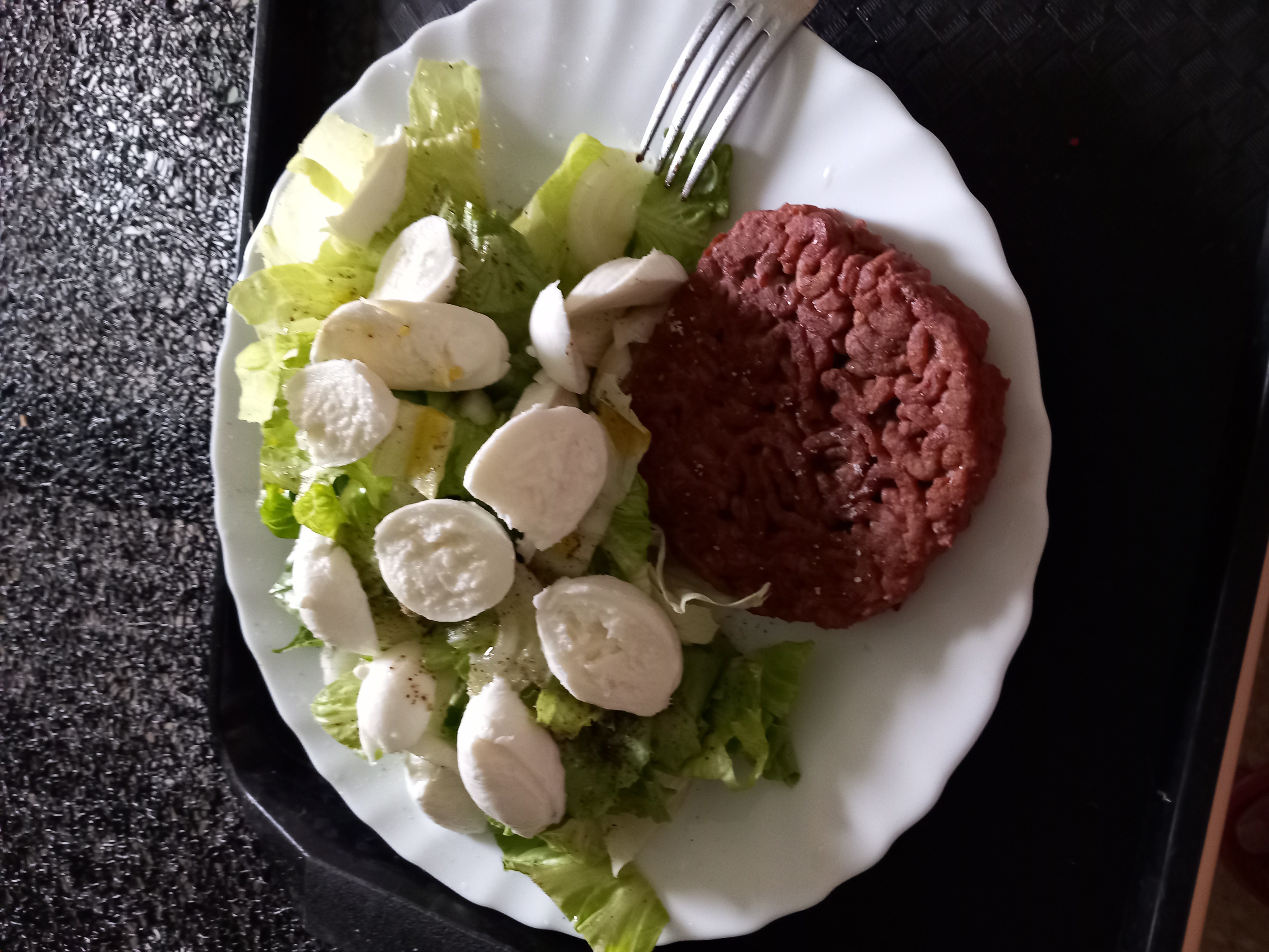 Salade mozzarella steak
