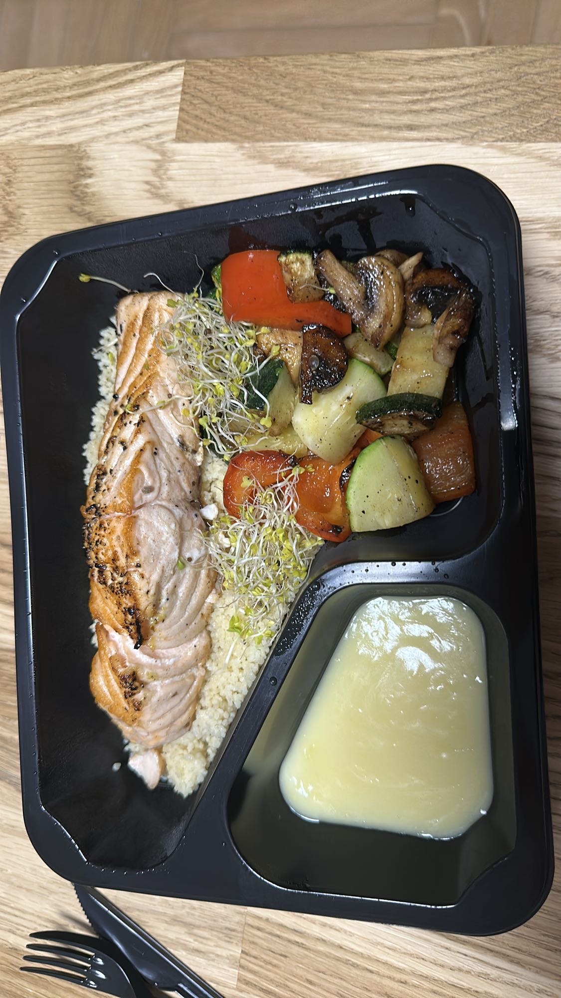 Łosoś z warzywami i kuskusem