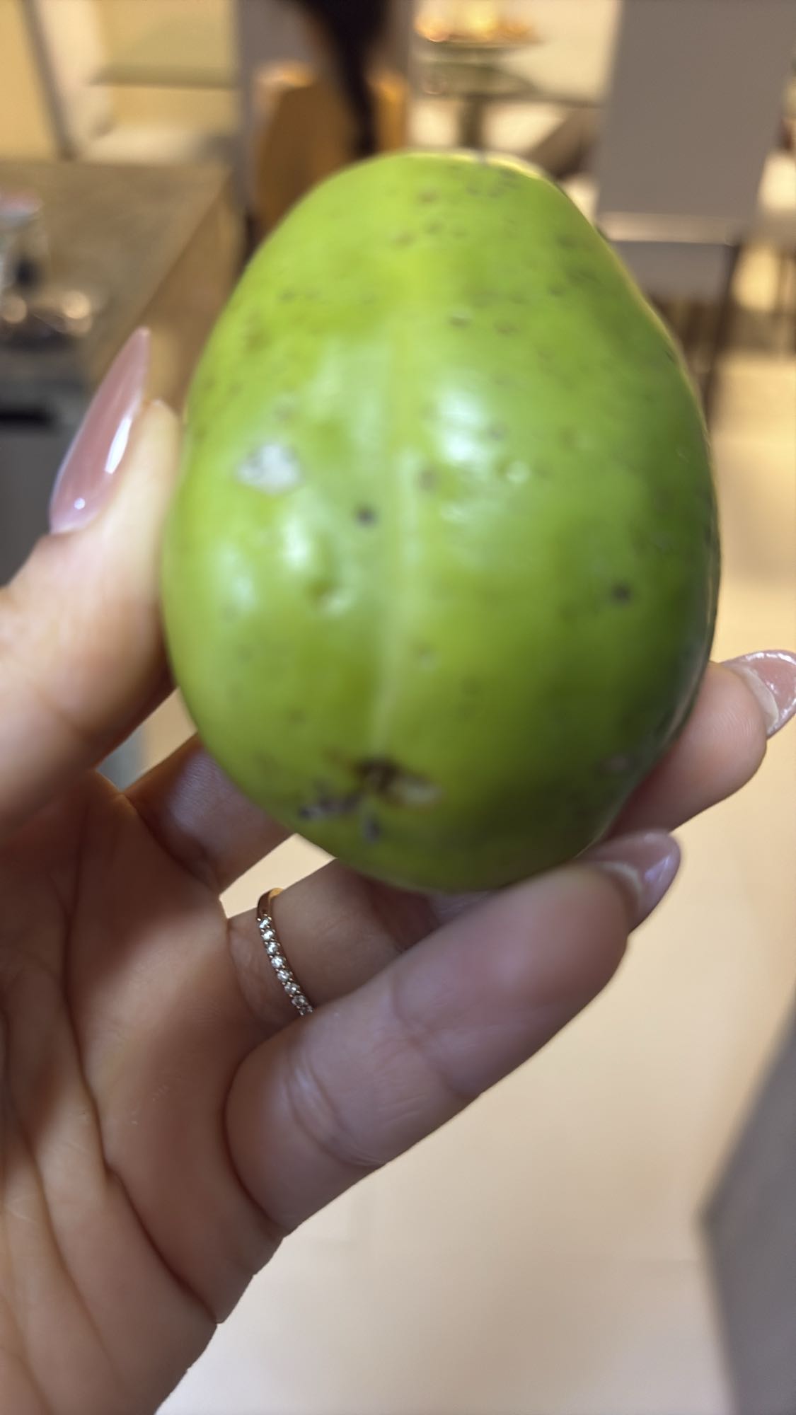 ciruela verde fresca