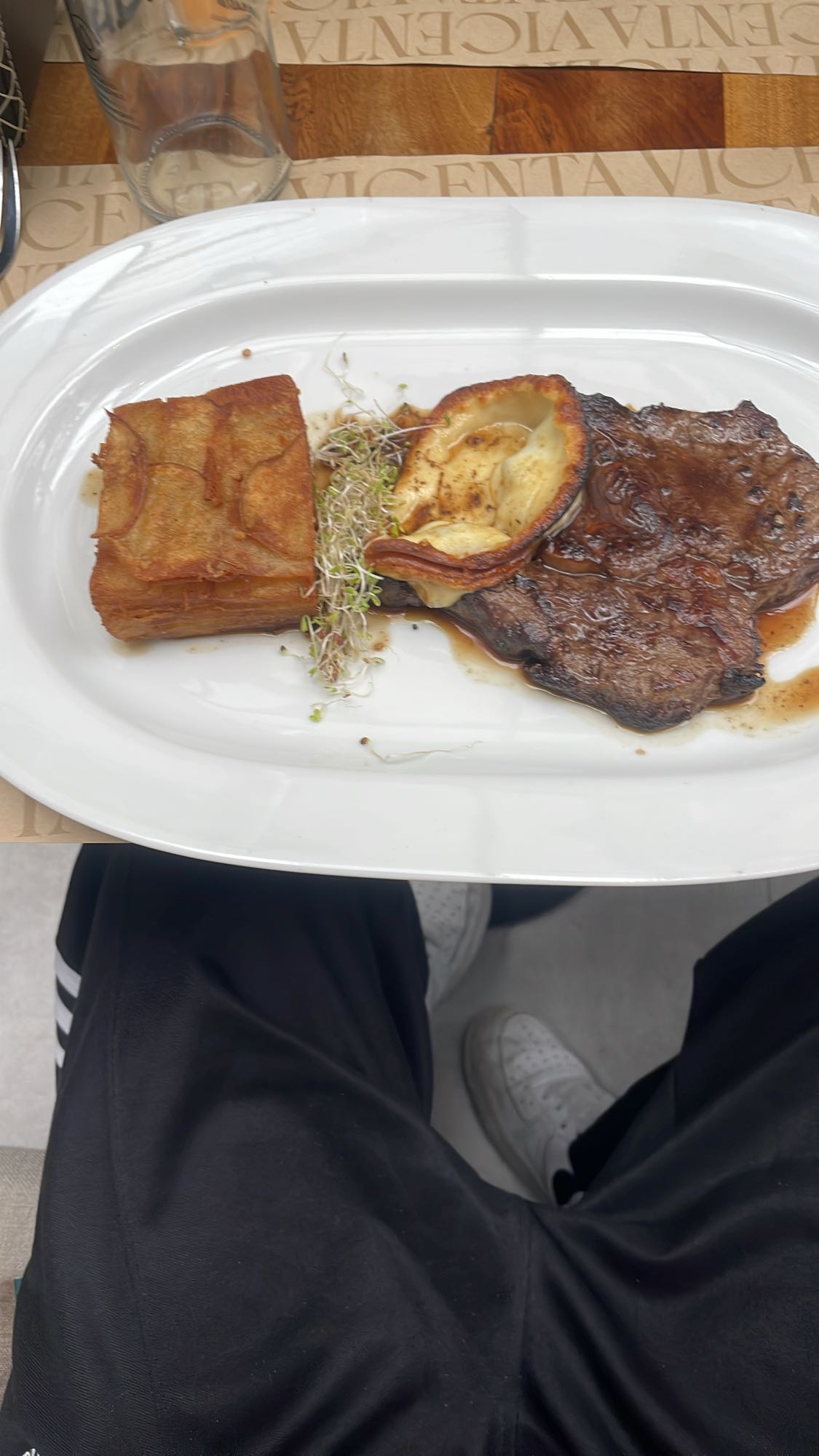 Carne con papas y queso