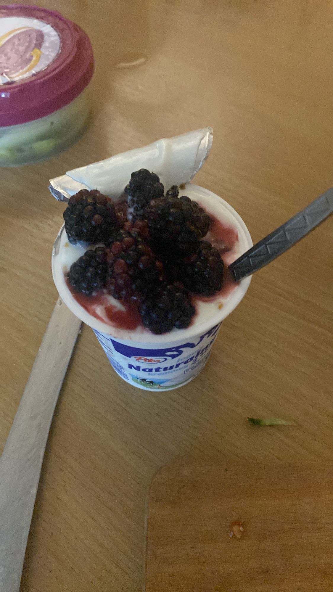 Jogurt z jeżynami