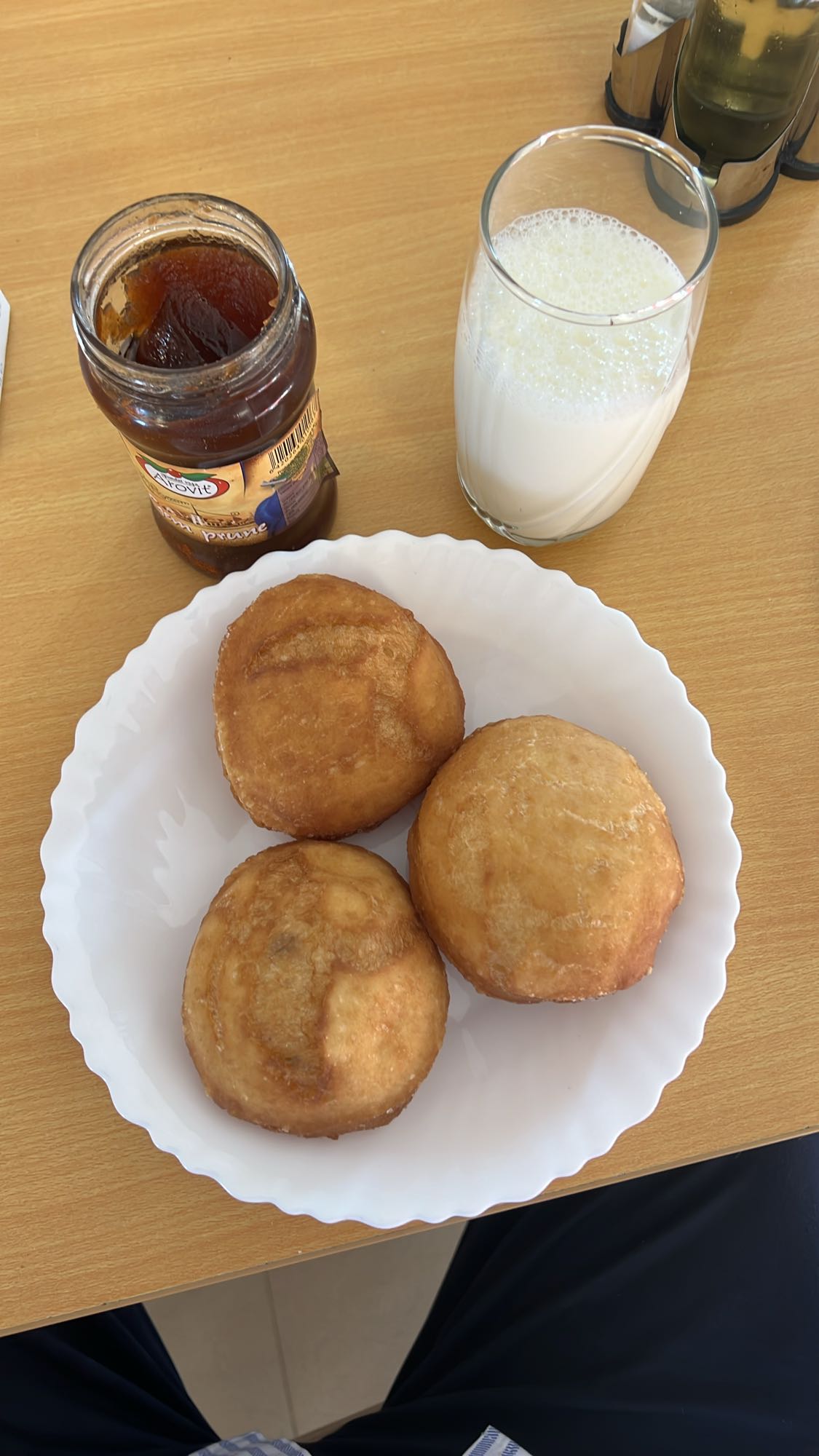 Papanasi cu lapte si gem