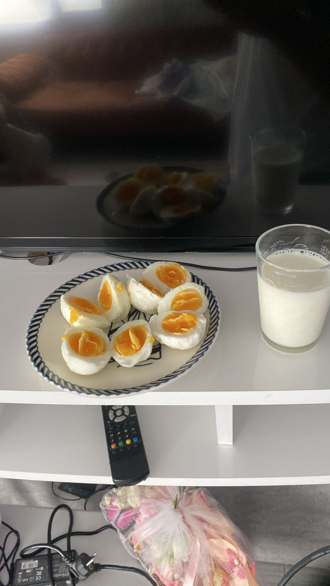 Yumurta ve süt tabağı