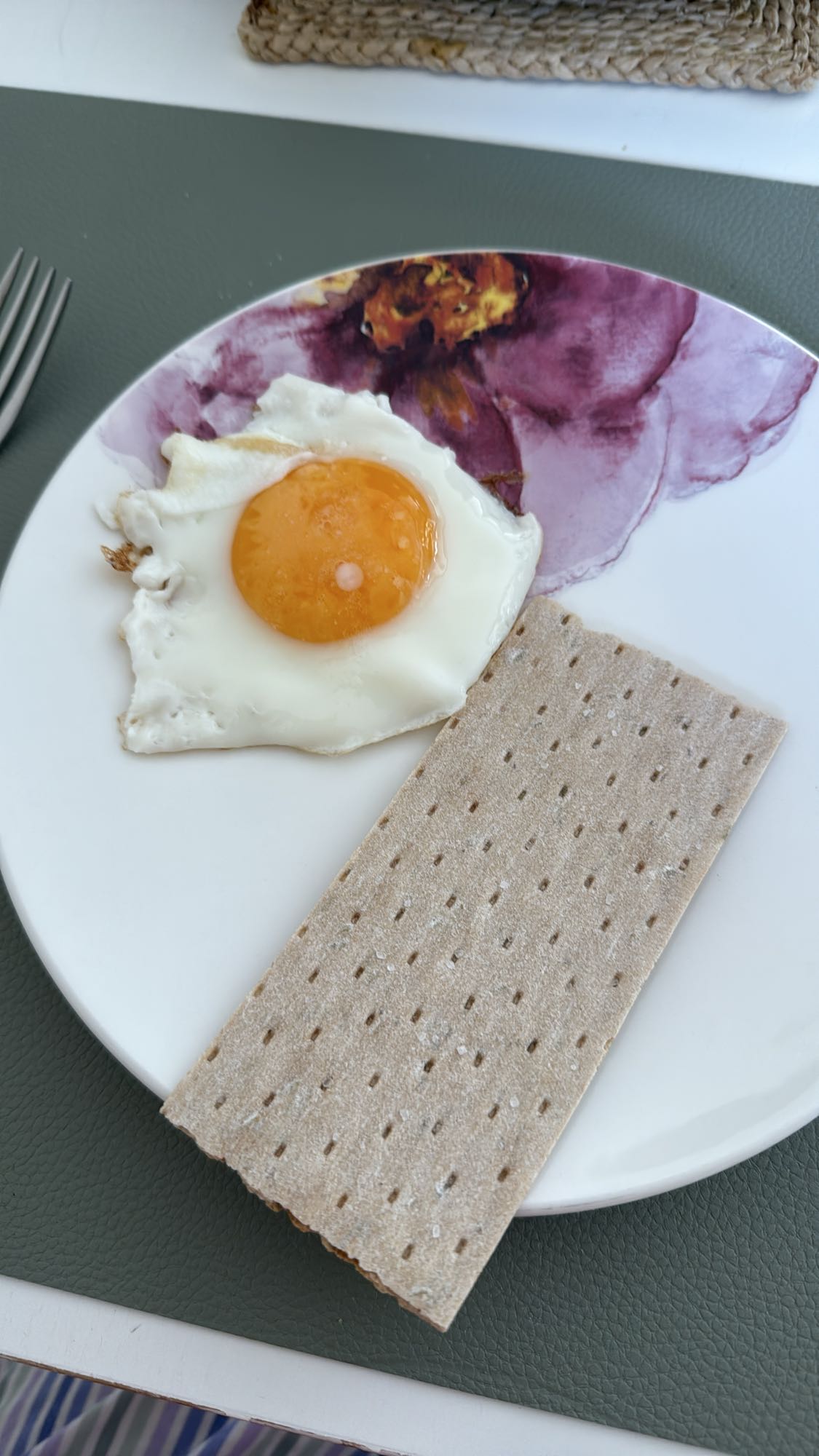 Knäckebröd mit Spiegelei