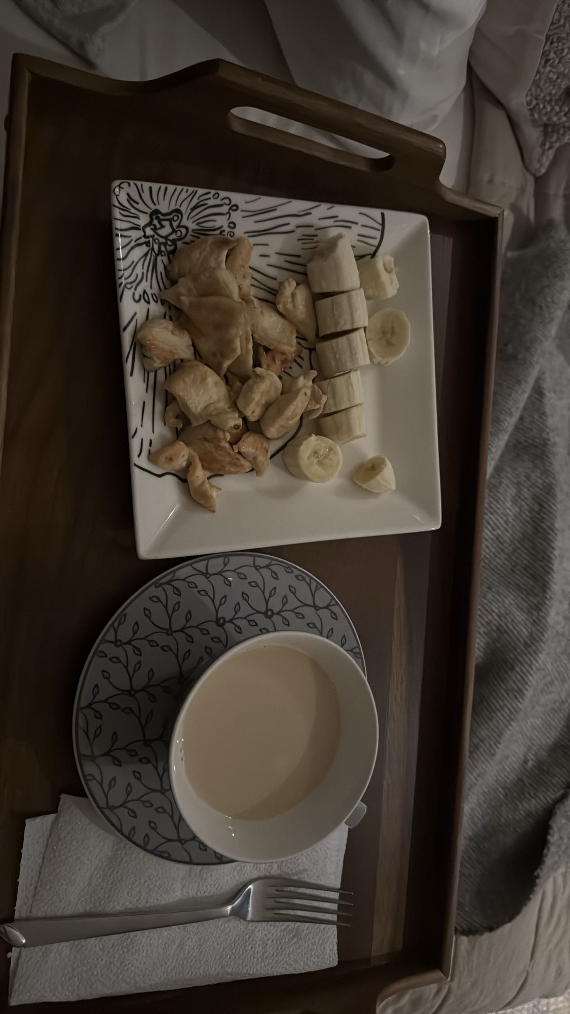 pollo, plátano y bebida