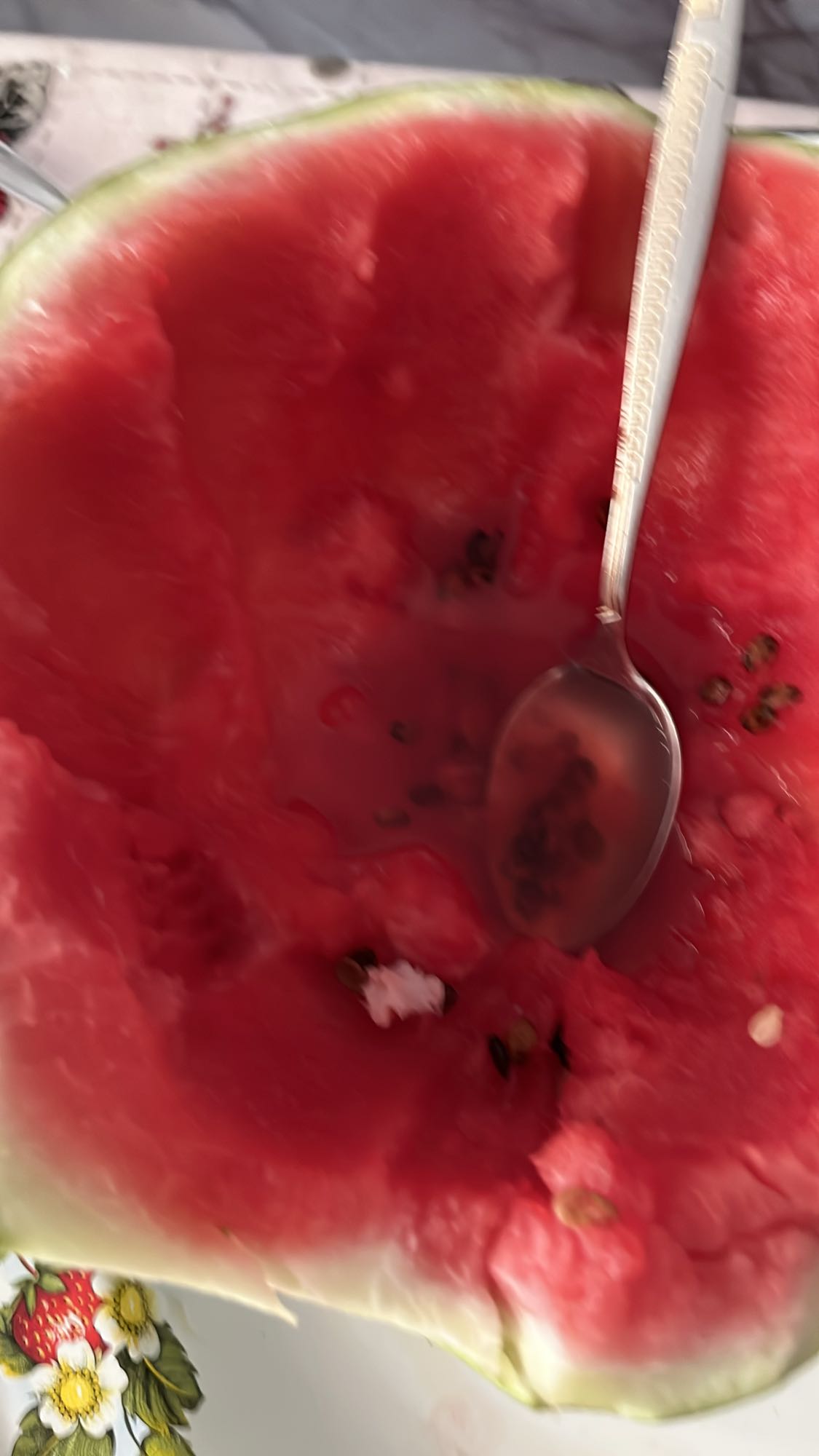 арбуз в половинке