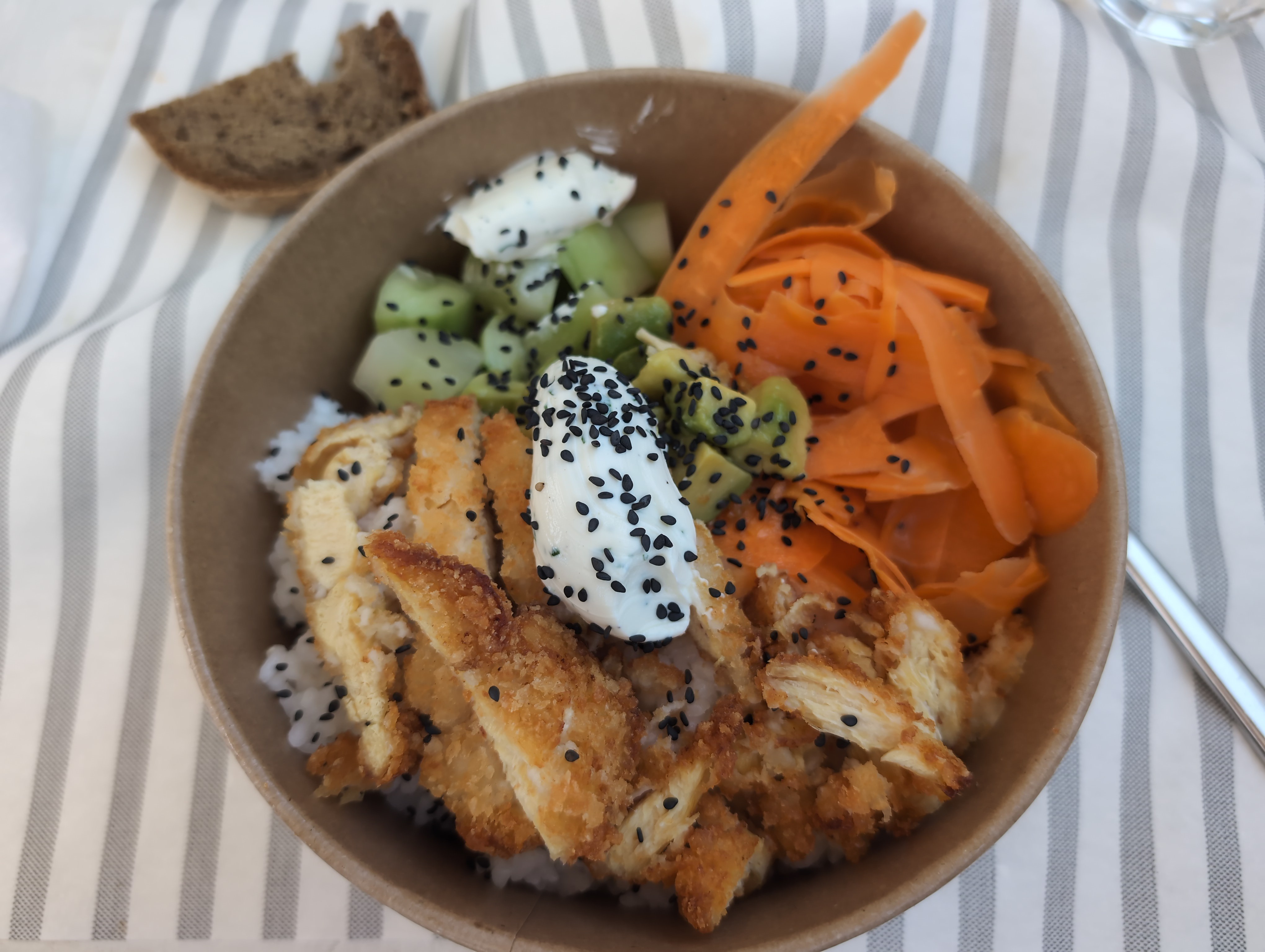 Kip bowl met rijst en groenten