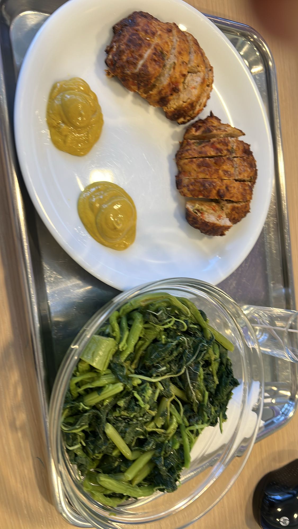 Κοτόπουλο με βραστά χόρτα