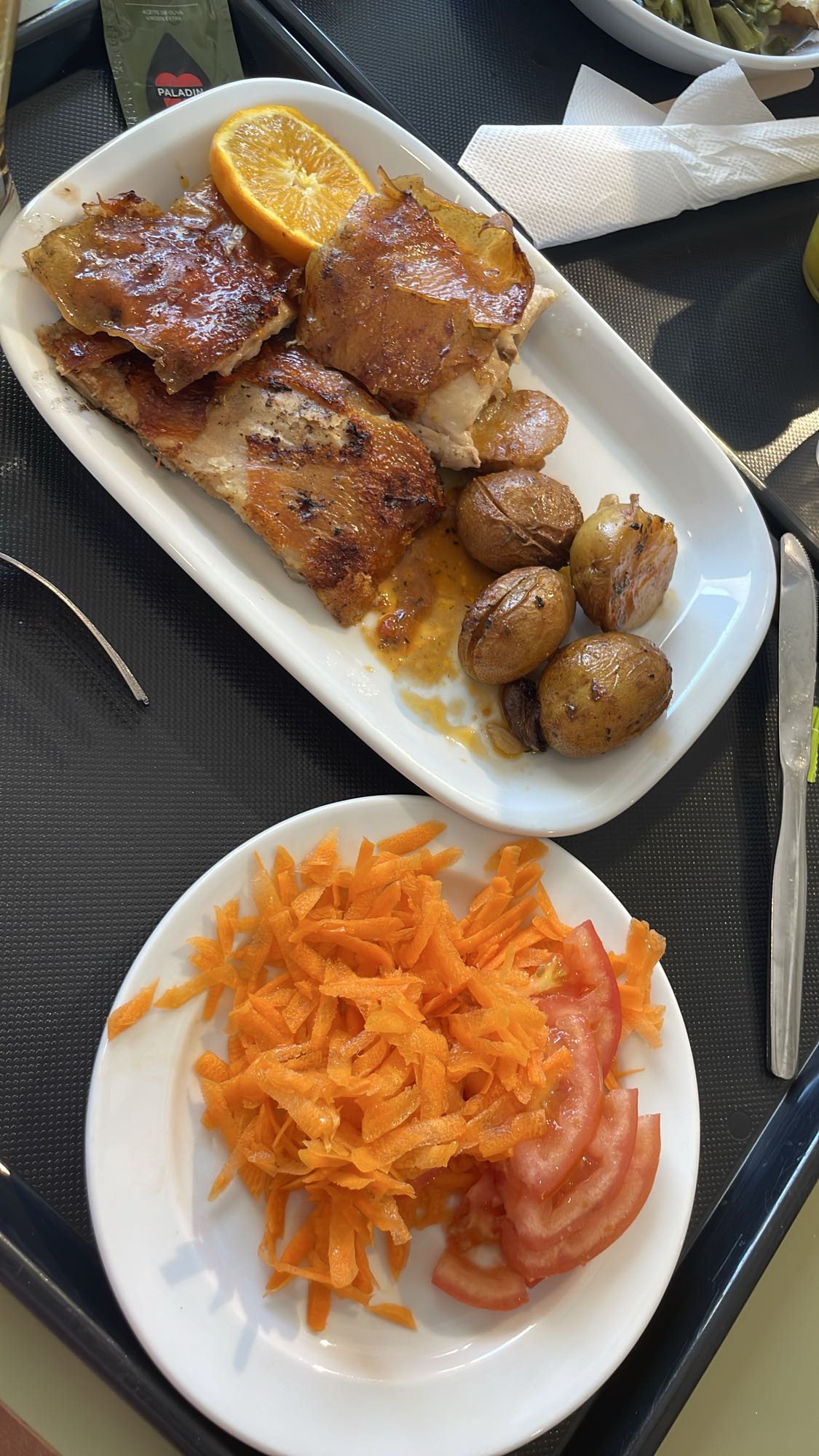 Cochon de lait et légumes