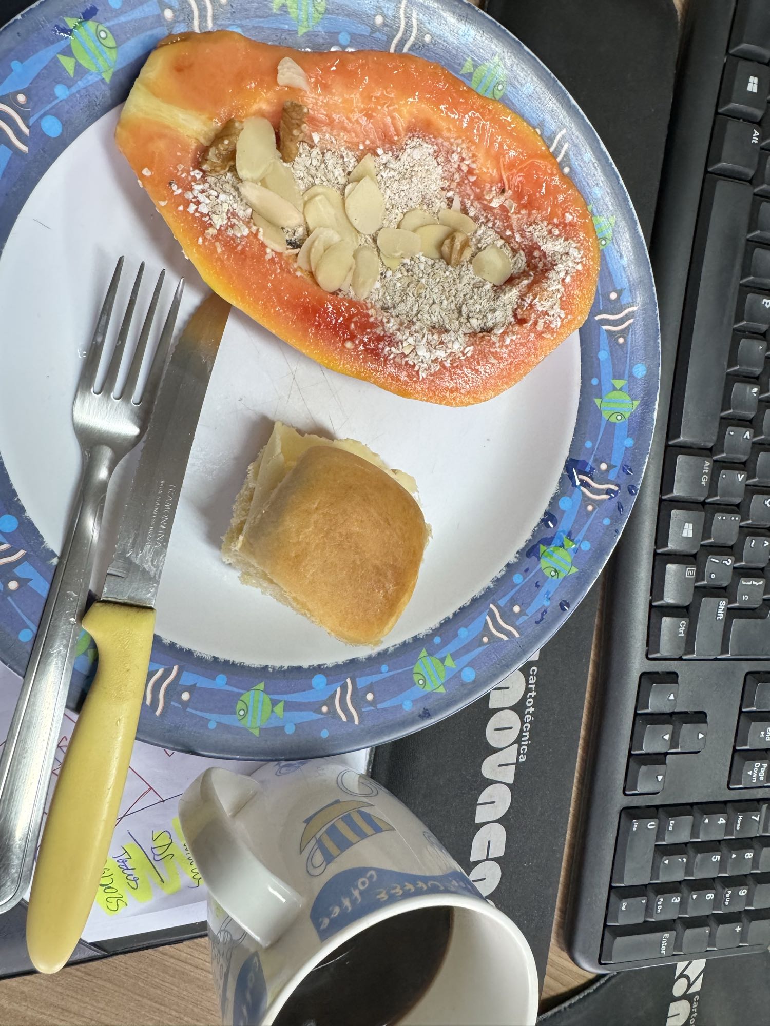 Mamão com aveia e pão