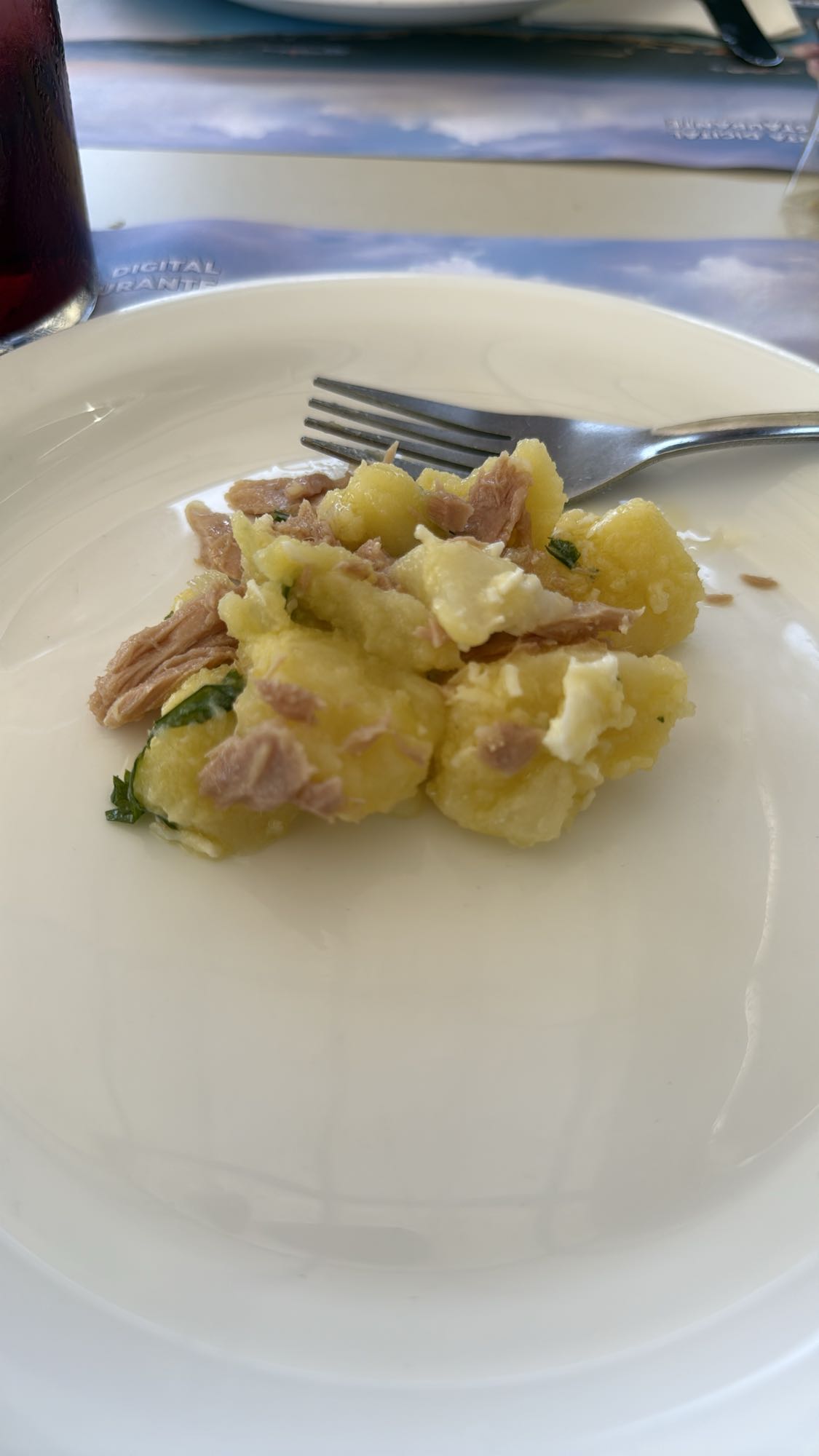 ensalada de papa con atún