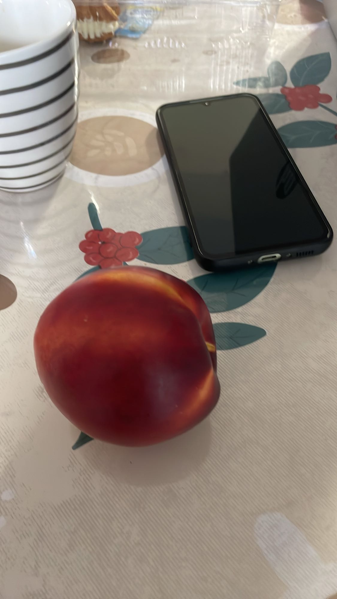 Nectarina proaspătă