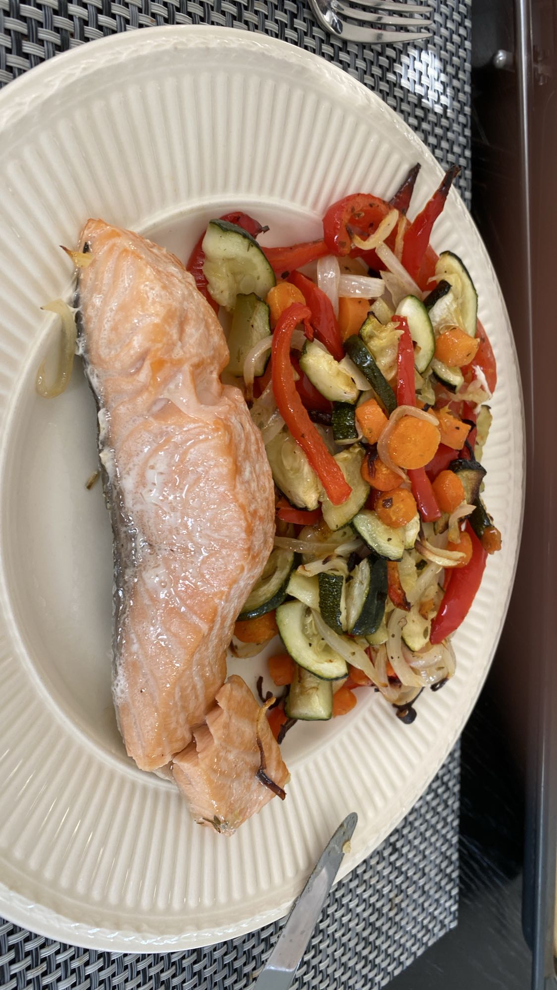 Zalm met gegrilde groenten