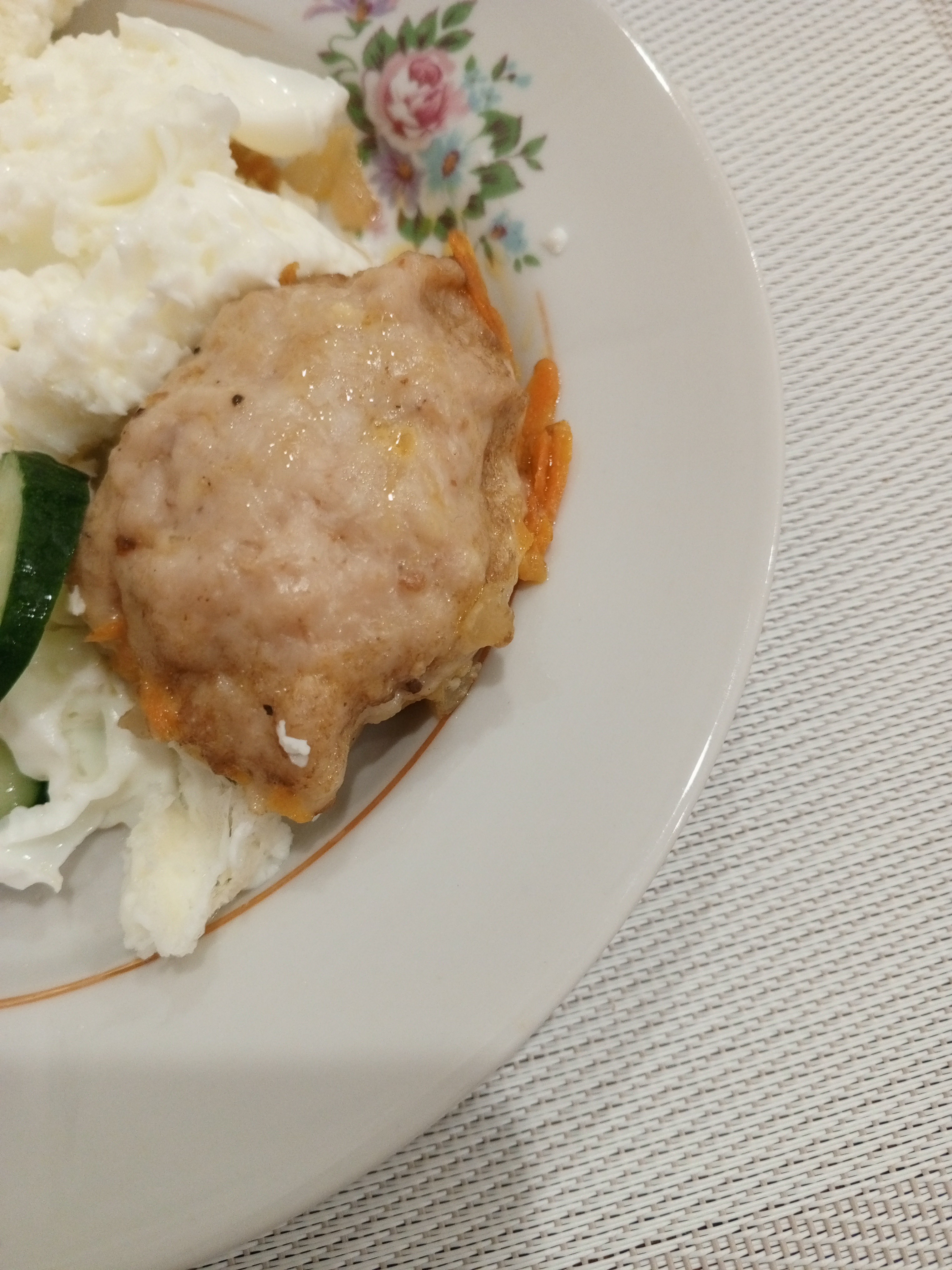 Chicken patty with egg